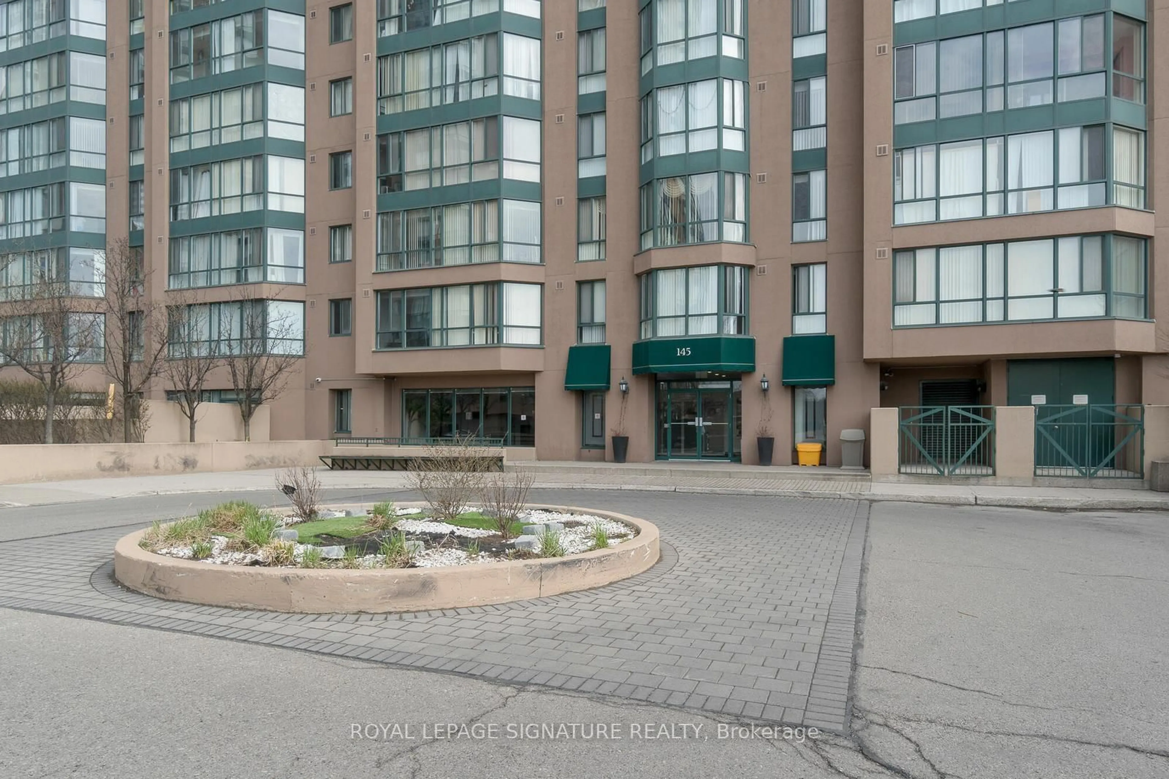 Indoor foyer for 145 Hillcrest Ave #1516, Mississauga Ontario L5B 3Z1