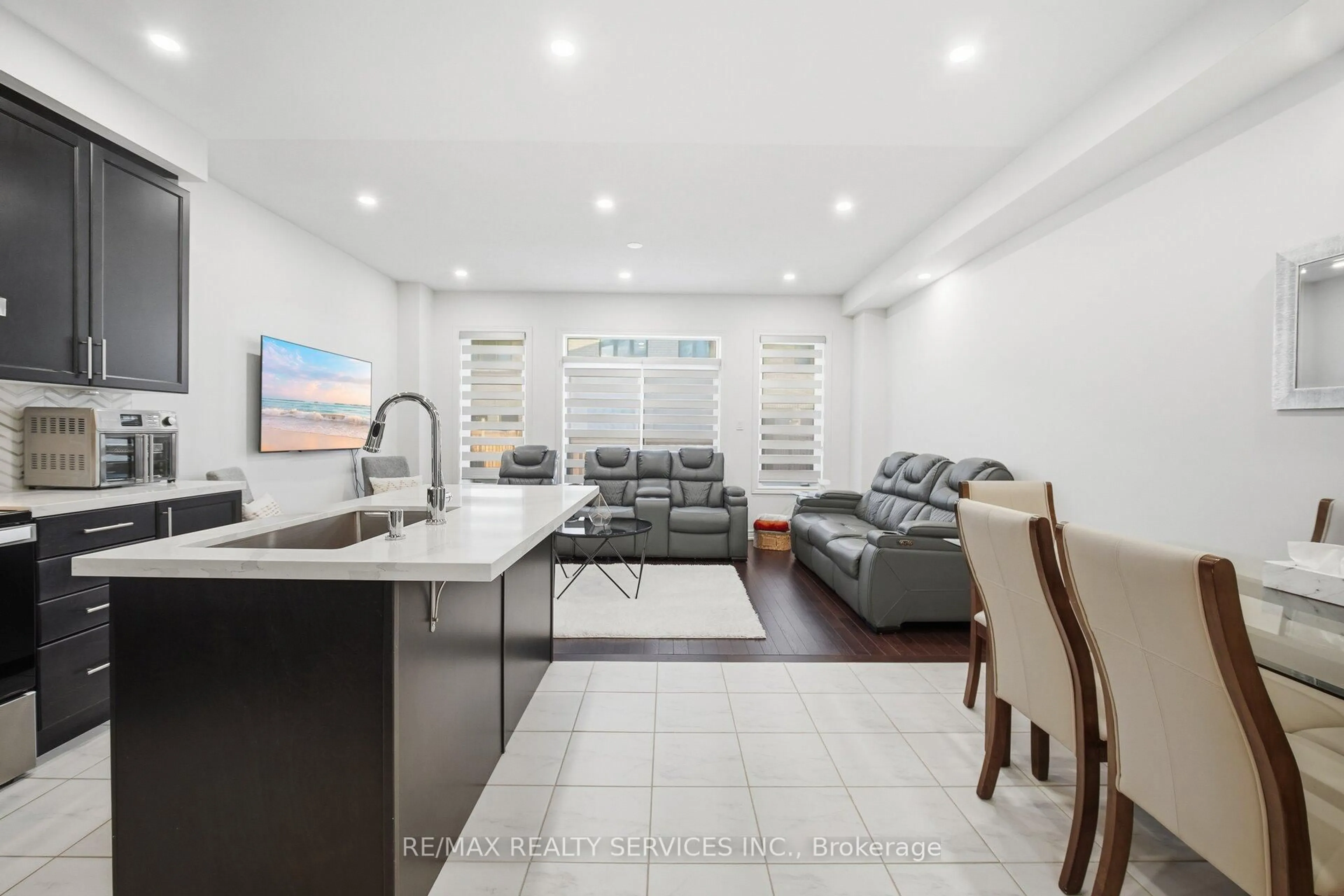 Open concept kitchen, ceramic/tile floor for 127 ADVENTURA Rd, Brampton Ontario L7A 5A7