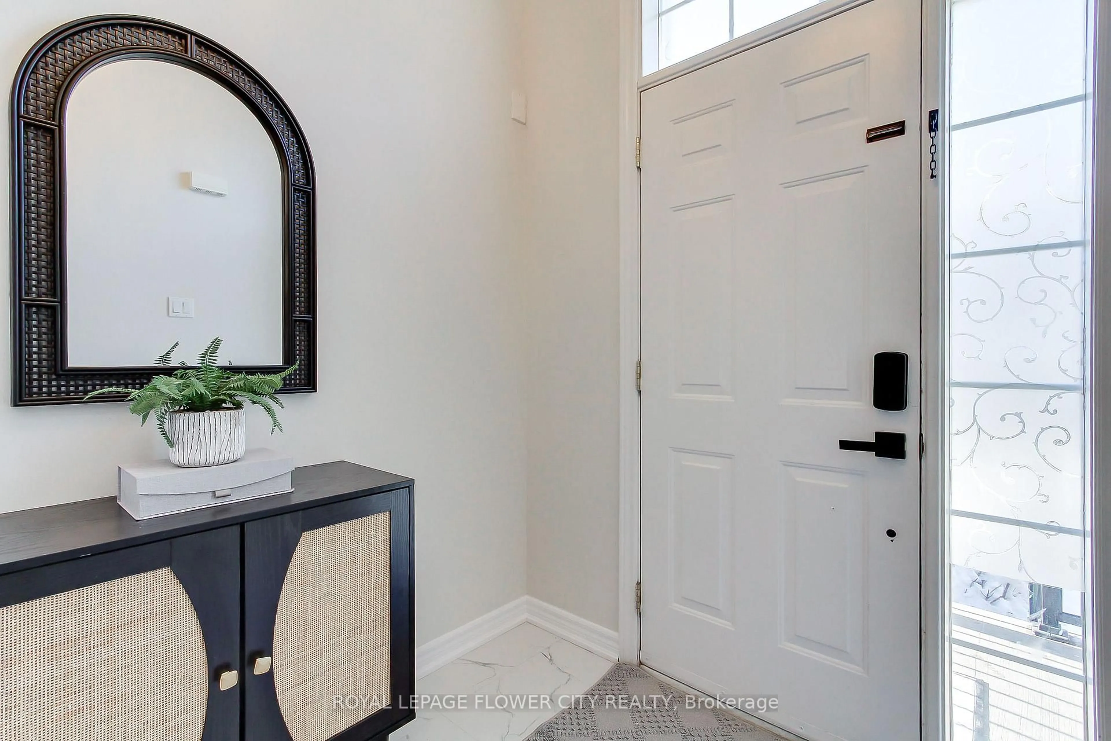 Indoor entryway for 2280 Baronwood Dr #64, Oakville Ontario L6M 5J8