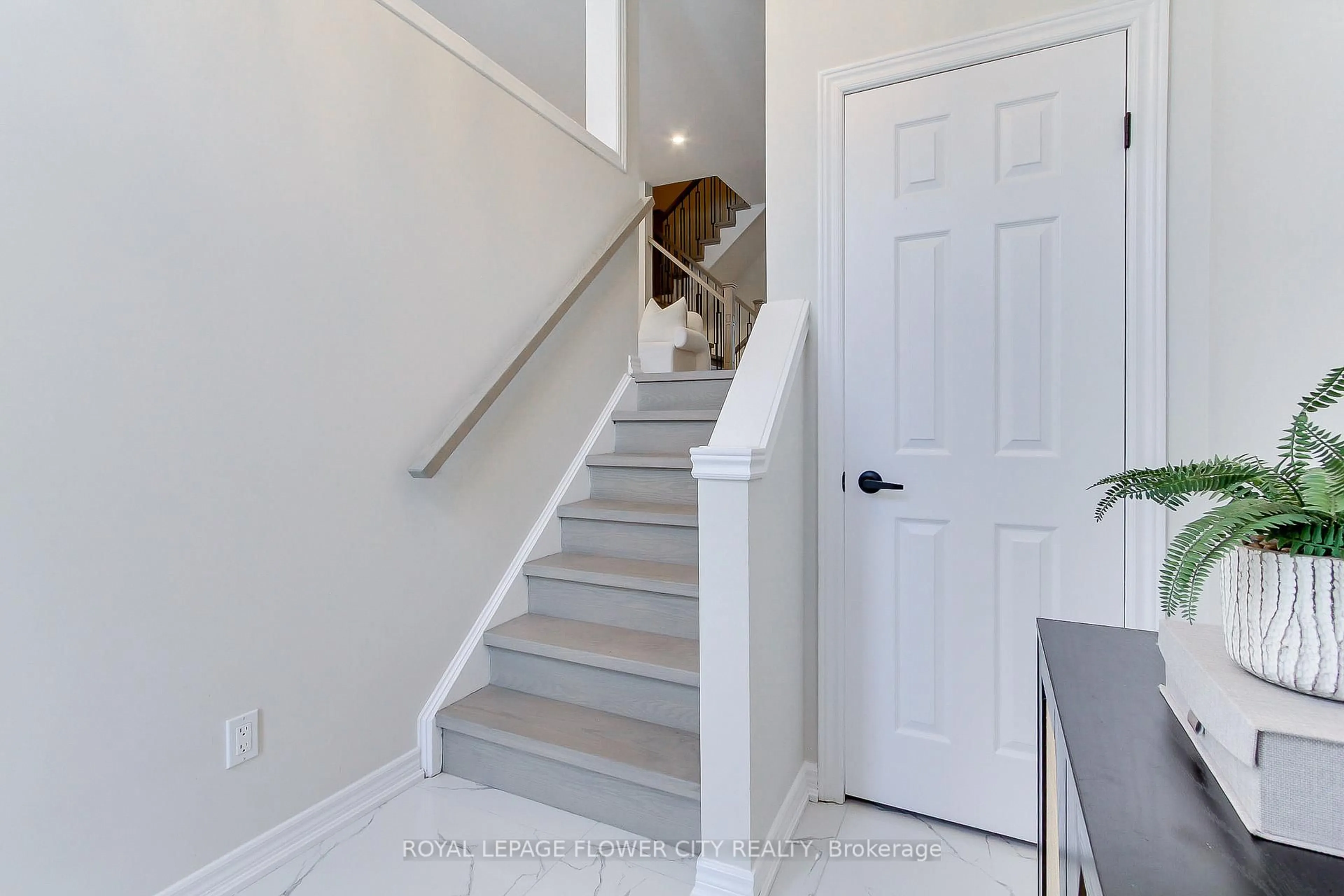 Stairs for 2280 Baronwood Dr #64, Oakville Ontario L6M 5J8