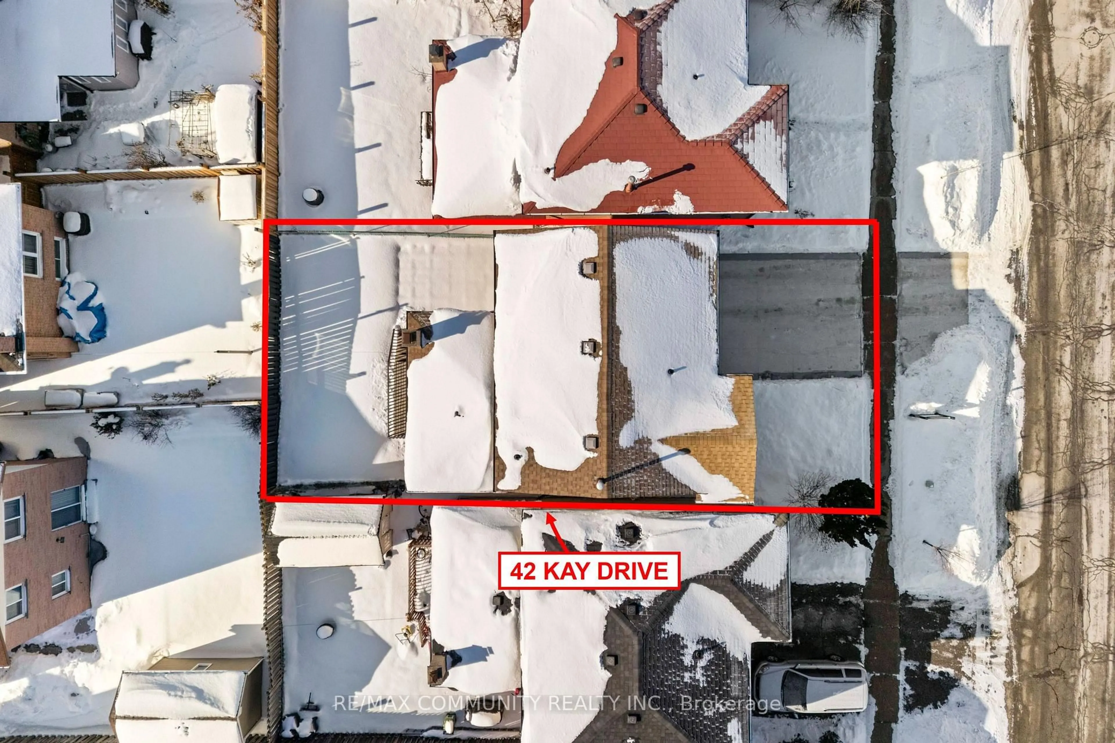 A pic from outside/outdoor area/front of a property/back of a property/a pic from drone, building for 42 Kay Dr, Toronto Ontario M9V 4V6