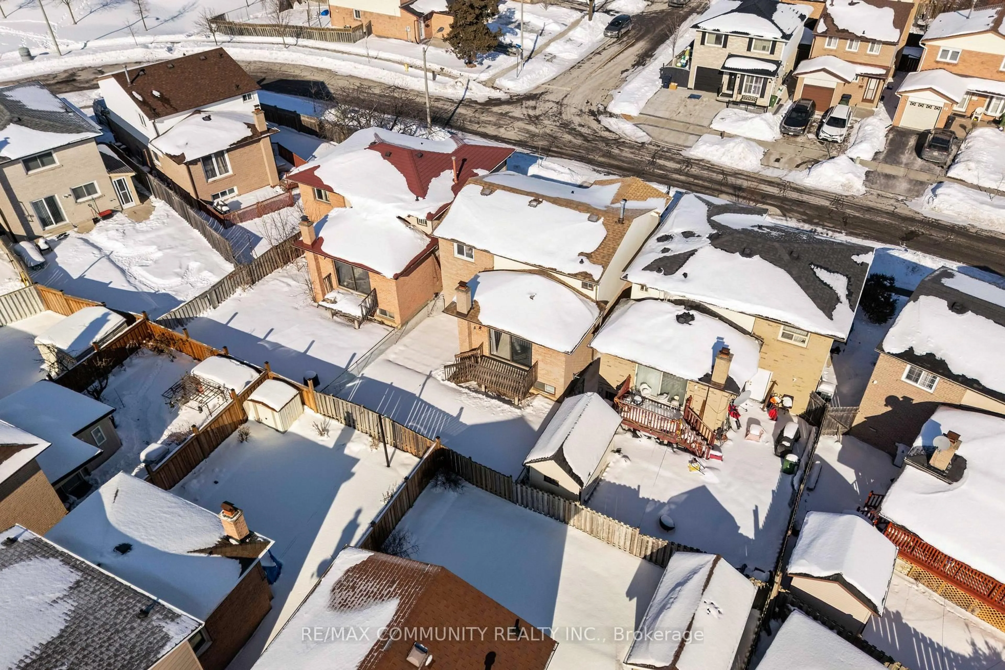 A pic from outside/outdoor area/front of a property/back of a property/a pic from drone, street for 42 Kay Dr, Toronto Ontario M9V 4V6