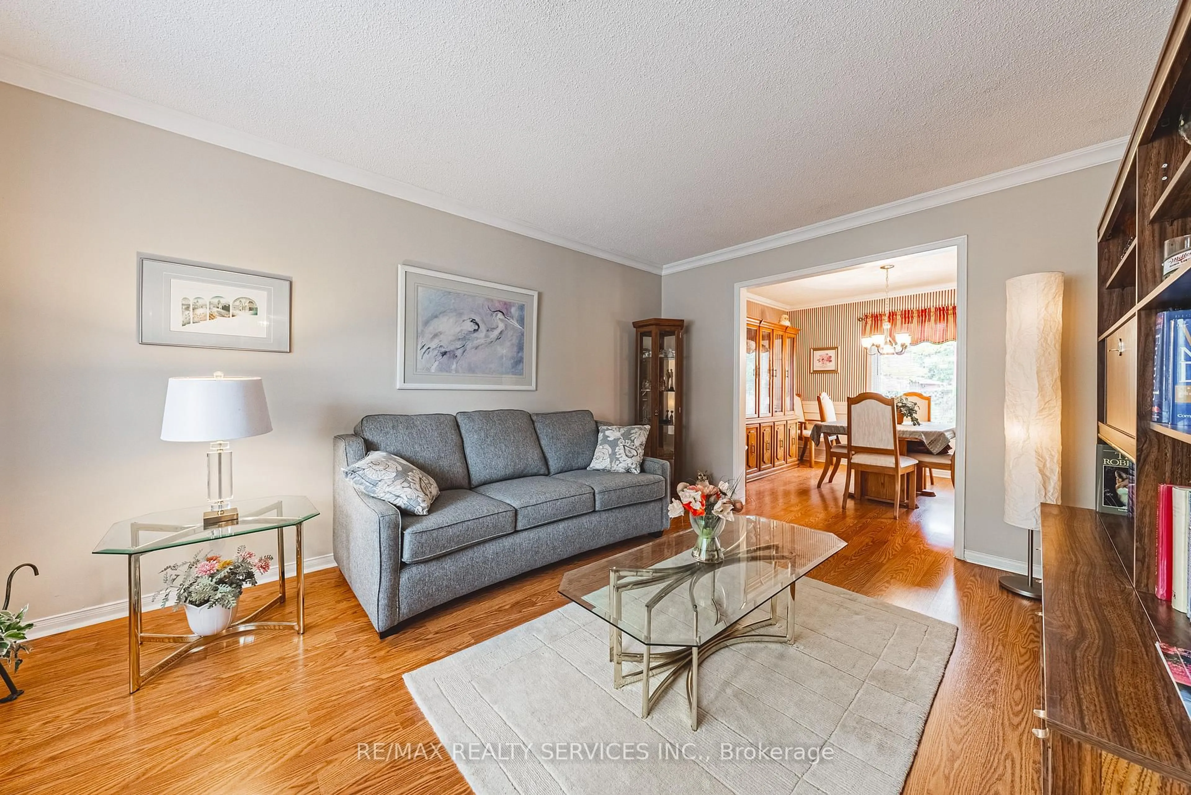 Living room with furniture, wood/laminate floor for 17 Cox Cres, Brampton Ontario L6X 3G8