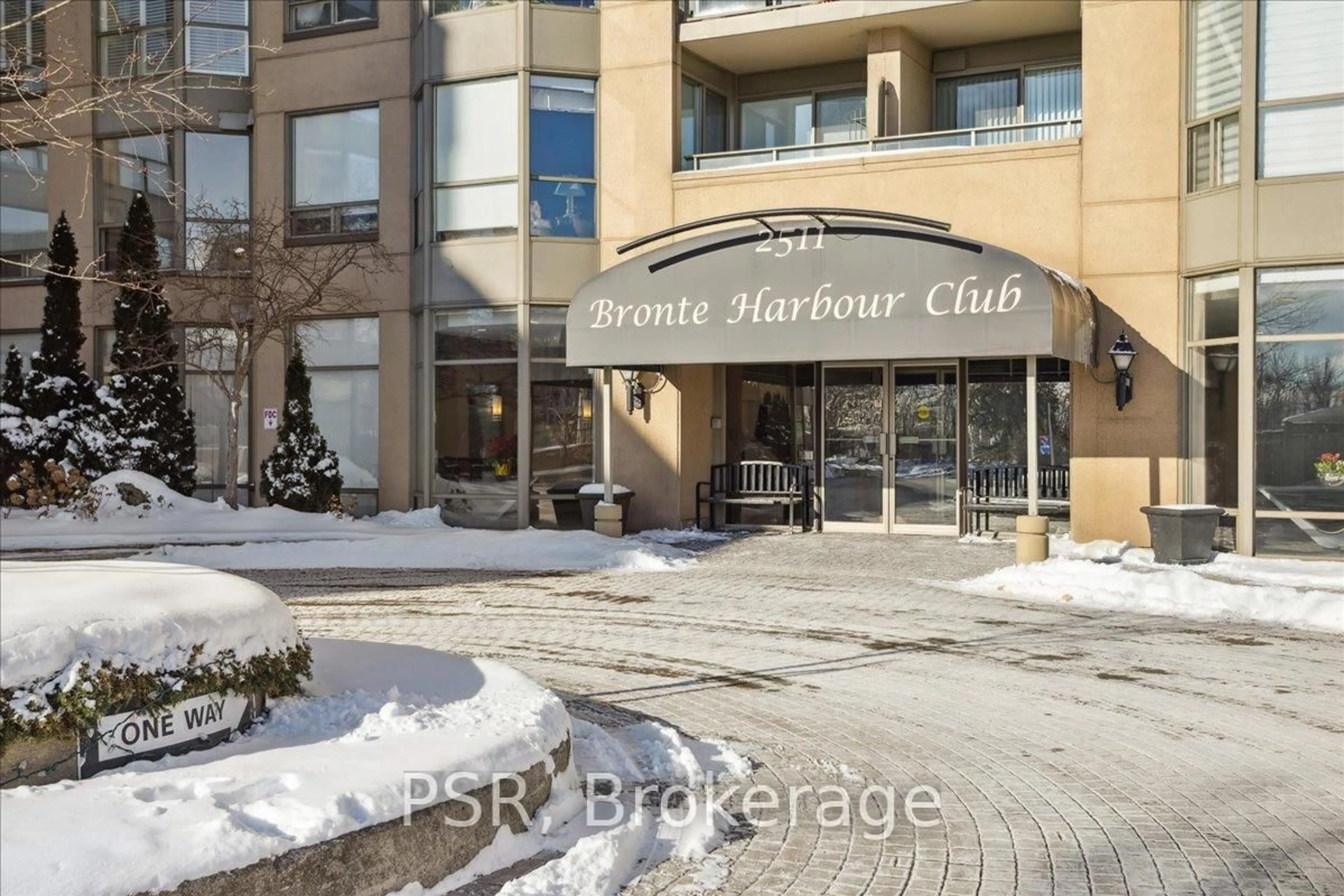 Indoor foyer for 2511 Lakeshore Rd #317, Oakville Ontario L6L 6L9