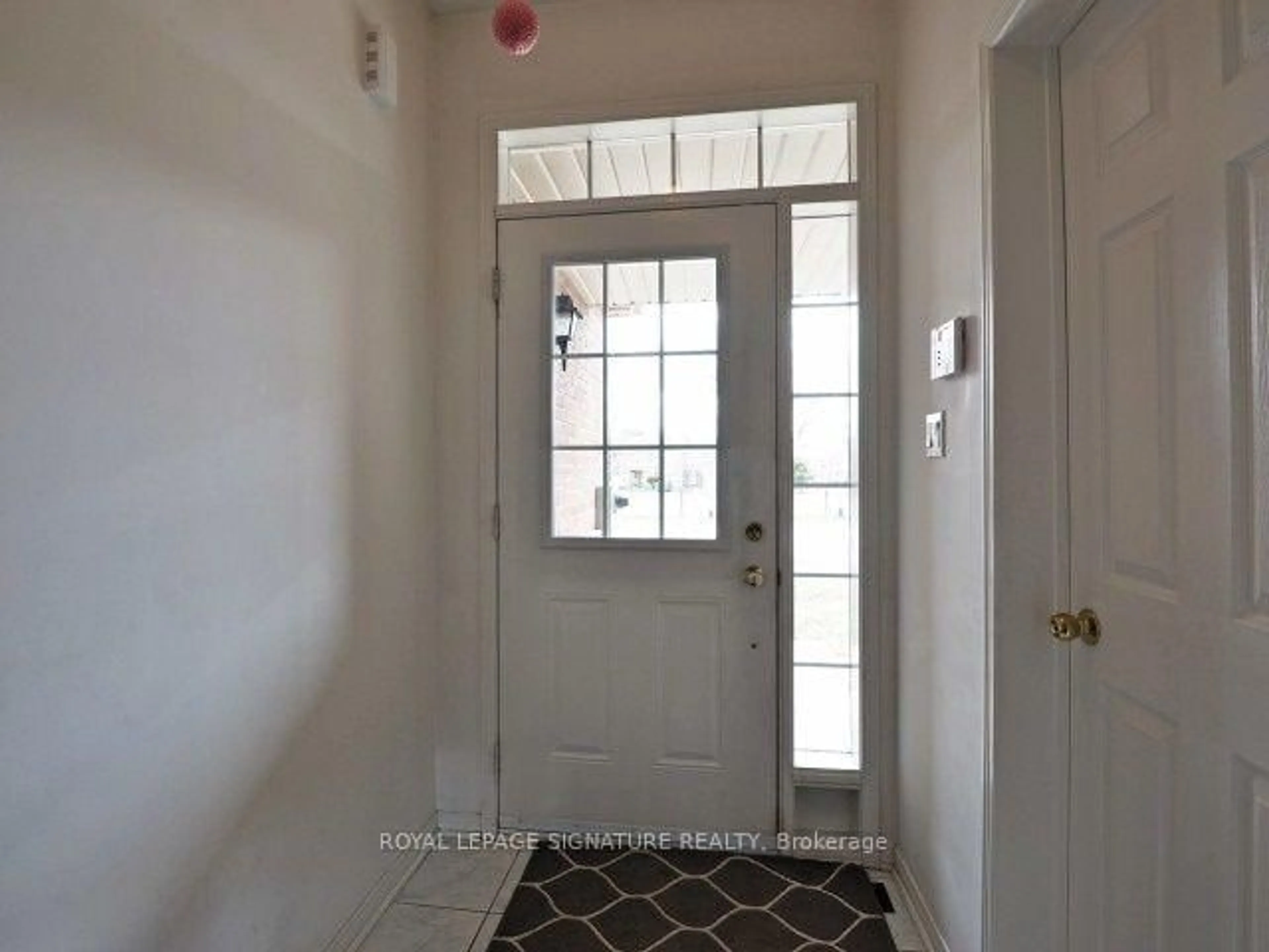 Indoor entryway for 67 Breton Ave, Mississauga Ontario L4Z 4K2