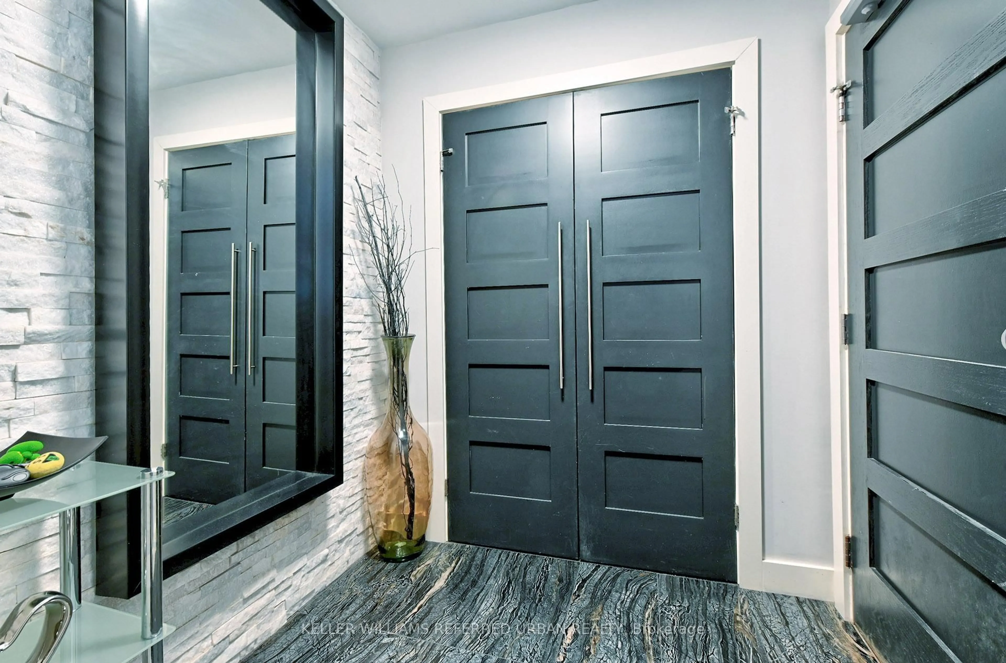 Indoor entryway for 11 Wincott Dr #1411, Toronto Ontario M9R 2R9