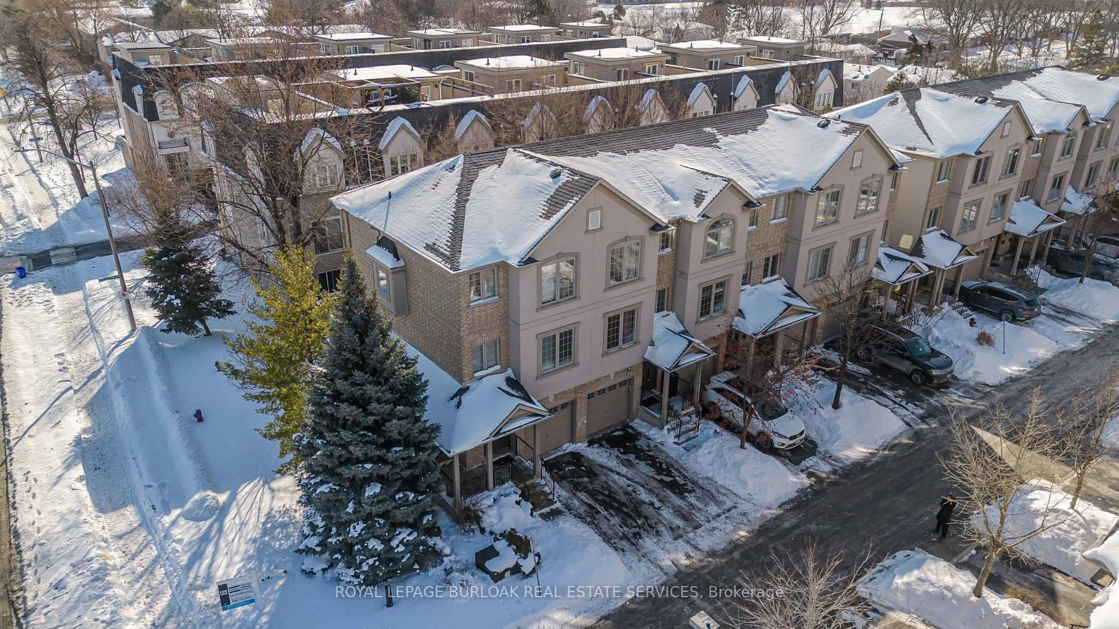 A pic from outside/outdoor area/front of a property/back of a property/a pic from drone, unknown for 1248 Guelph Line #1, Burlington Ontario L7P 2S9