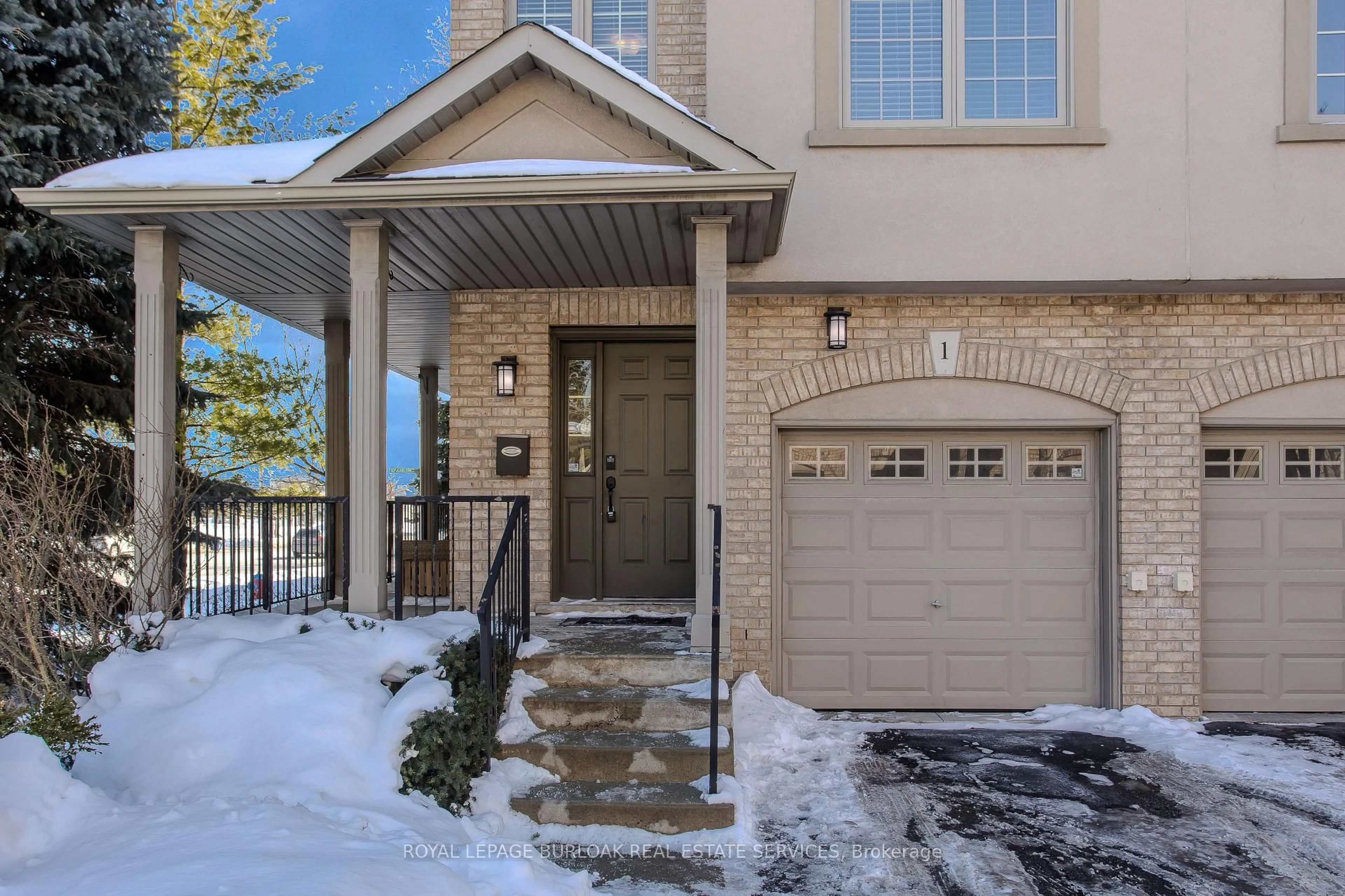 Indoor entryway for 1248 Guelph Line #1, Burlington Ontario L7P 2S9