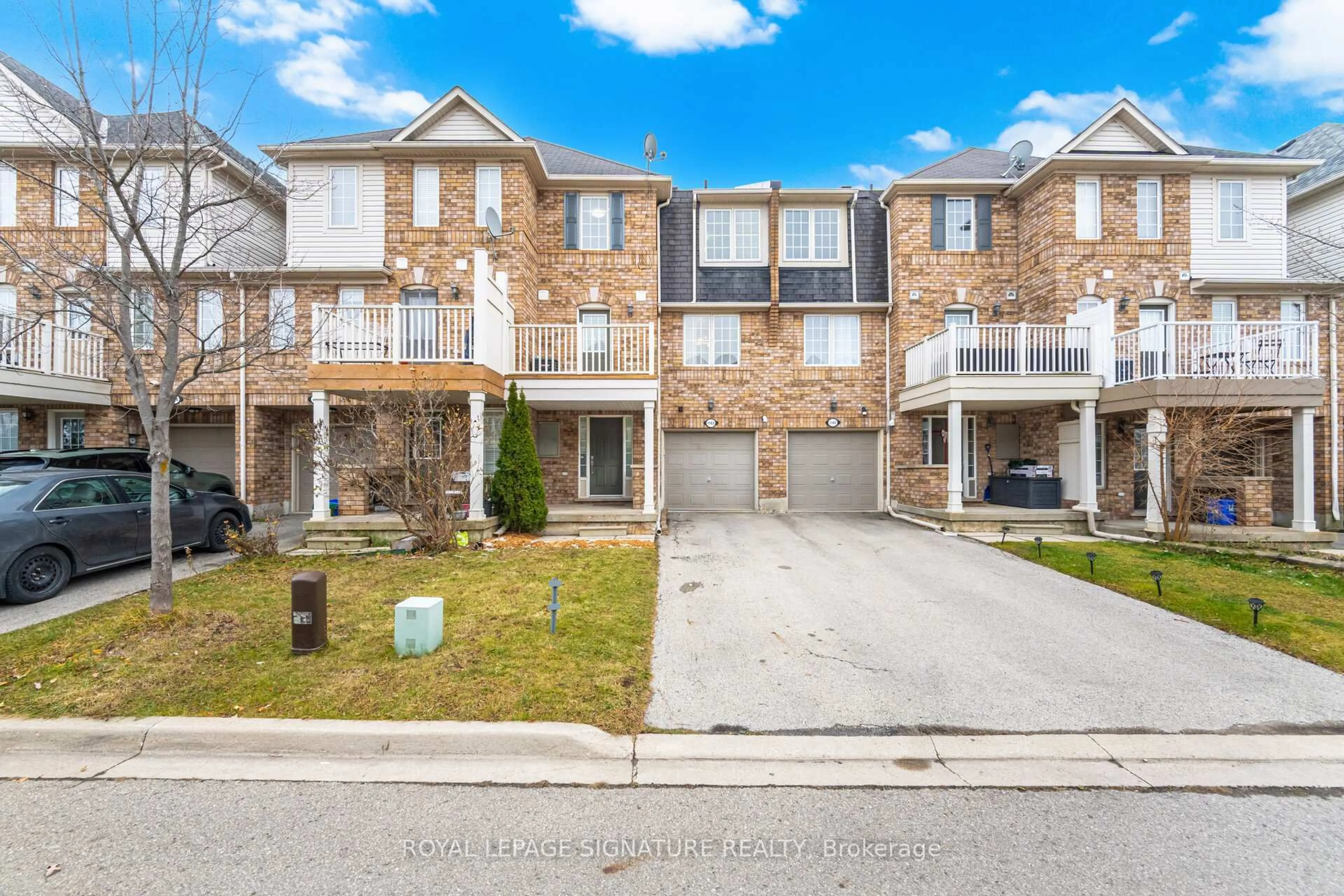 A pic from outside/outdoor area/front of a property/back of a property/a pic from drone, street for 1182 Barnard Dr, Milton Ontario L9T 6R4