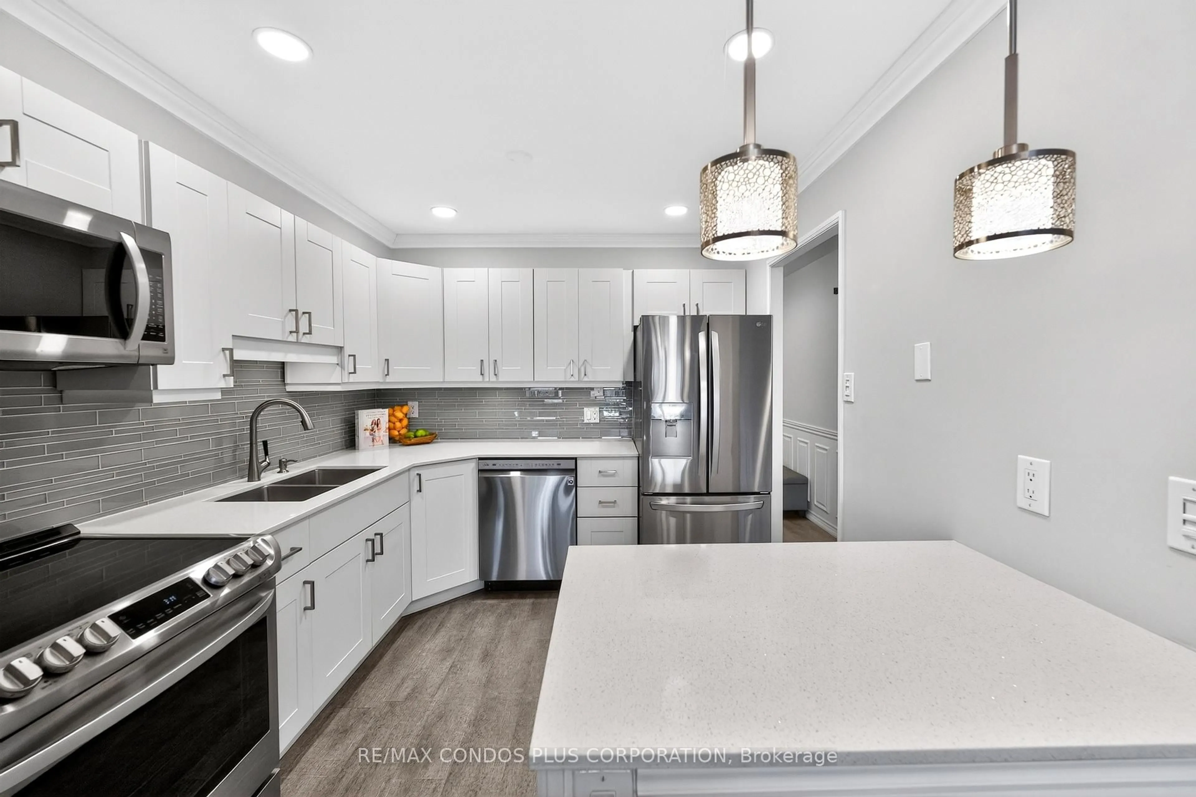Open concept kitchen, ceramic/tile floor for 1359 WHITE OAKS Blvd #508, Oakville Ontario L6H 0H3