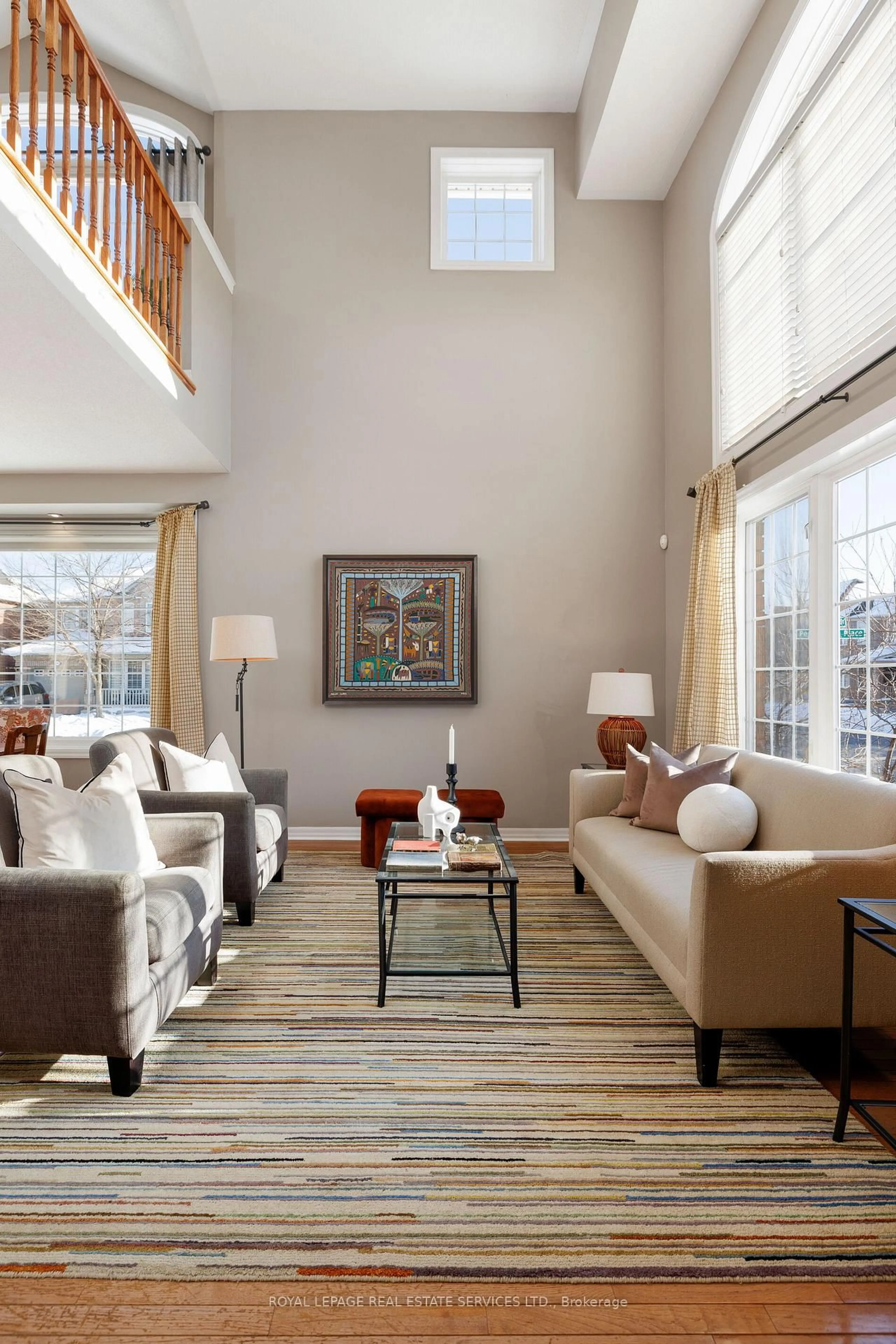 Living room with furniture, unknown for 2475 Oakhaven Dr, Oakville Ontario L6M 4B7