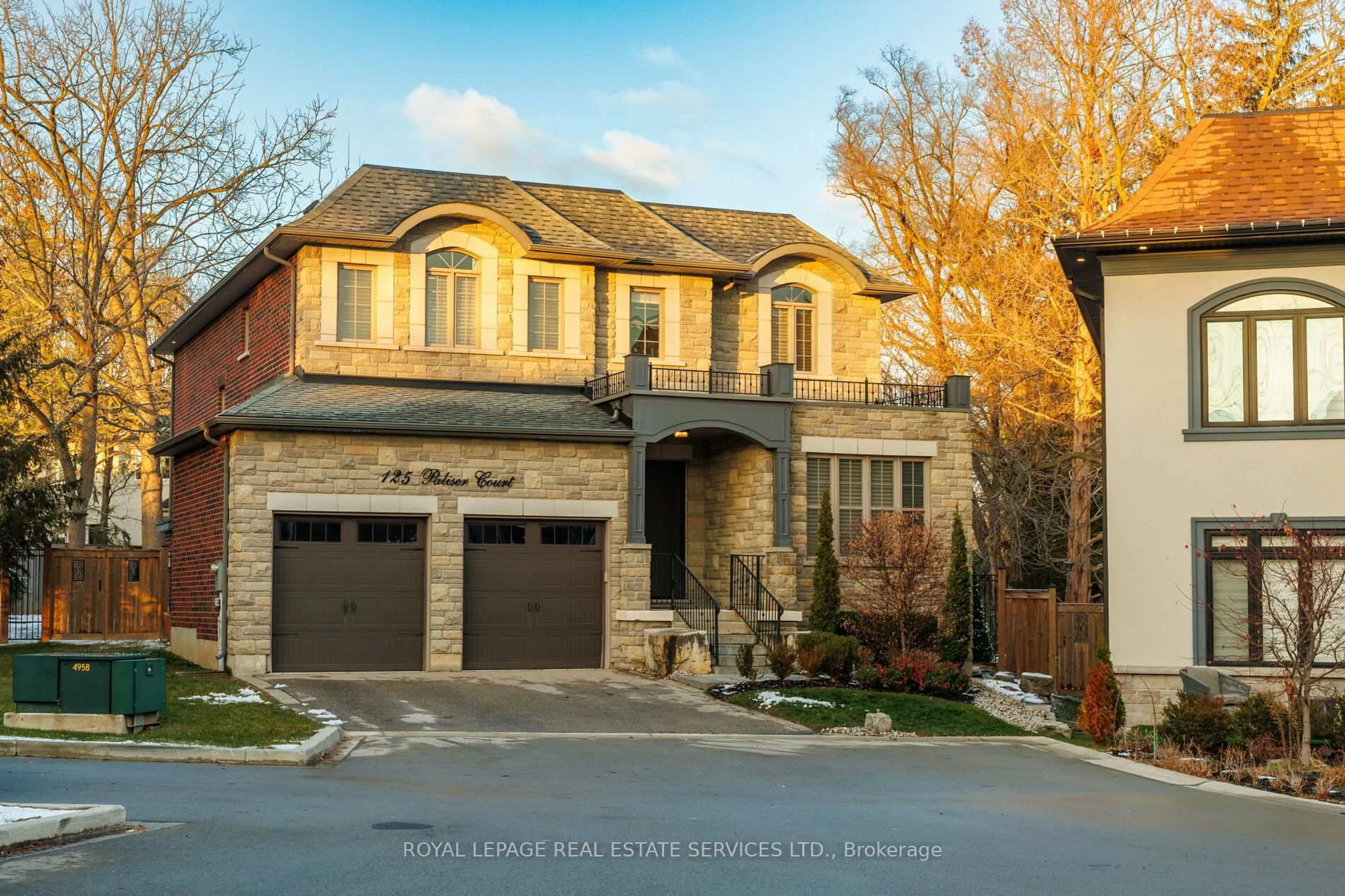 Home with brick exterior material, street for 125 Paliser Crt, Oakville Ontario L6K 2H1