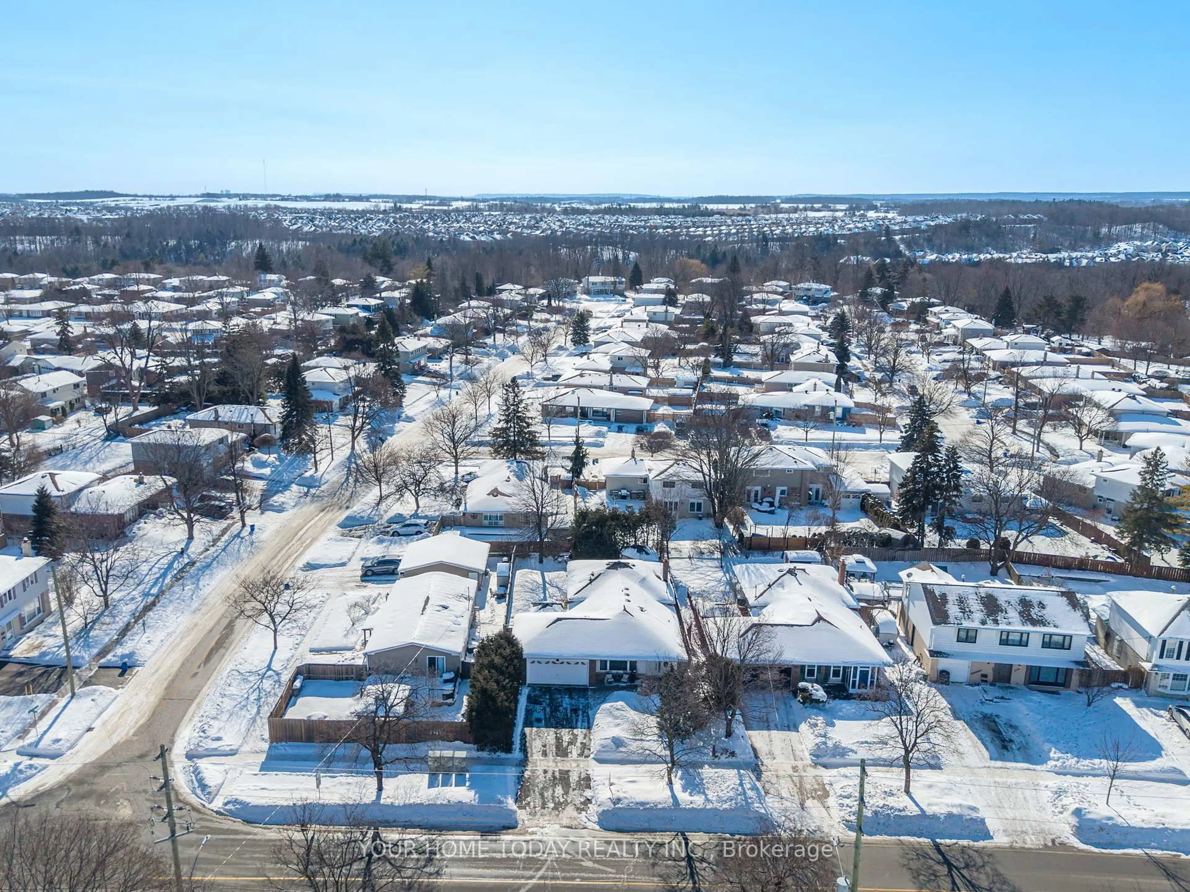 A pic from outside/outdoor area/front of a property/back of a property/a pic from drone, street for 260 Delrex Blvd, Halton Hills Ontario L7G 4G2