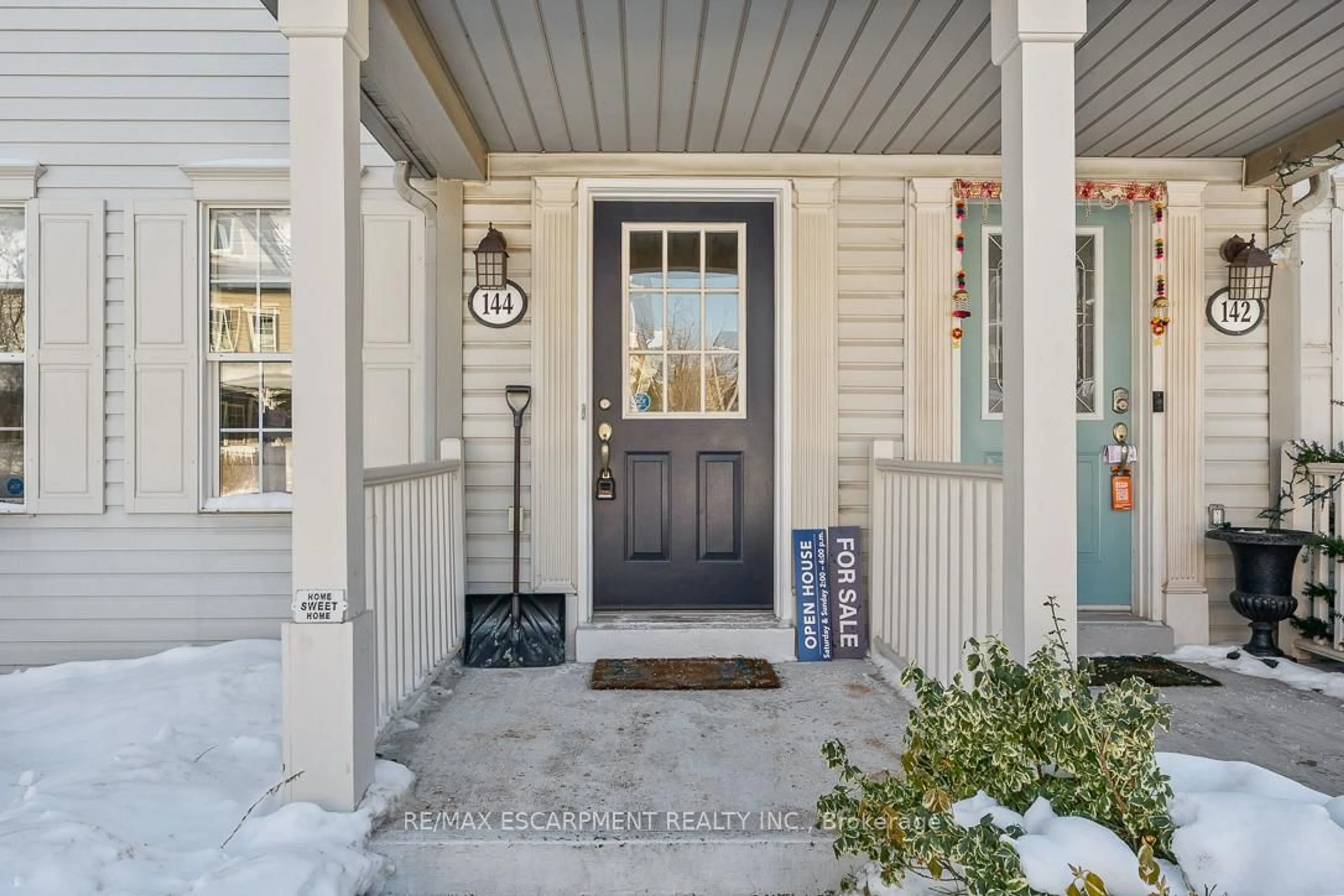 Indoor entryway for 144 Littlewood Dr, Oakville Ontario L6H 6T7