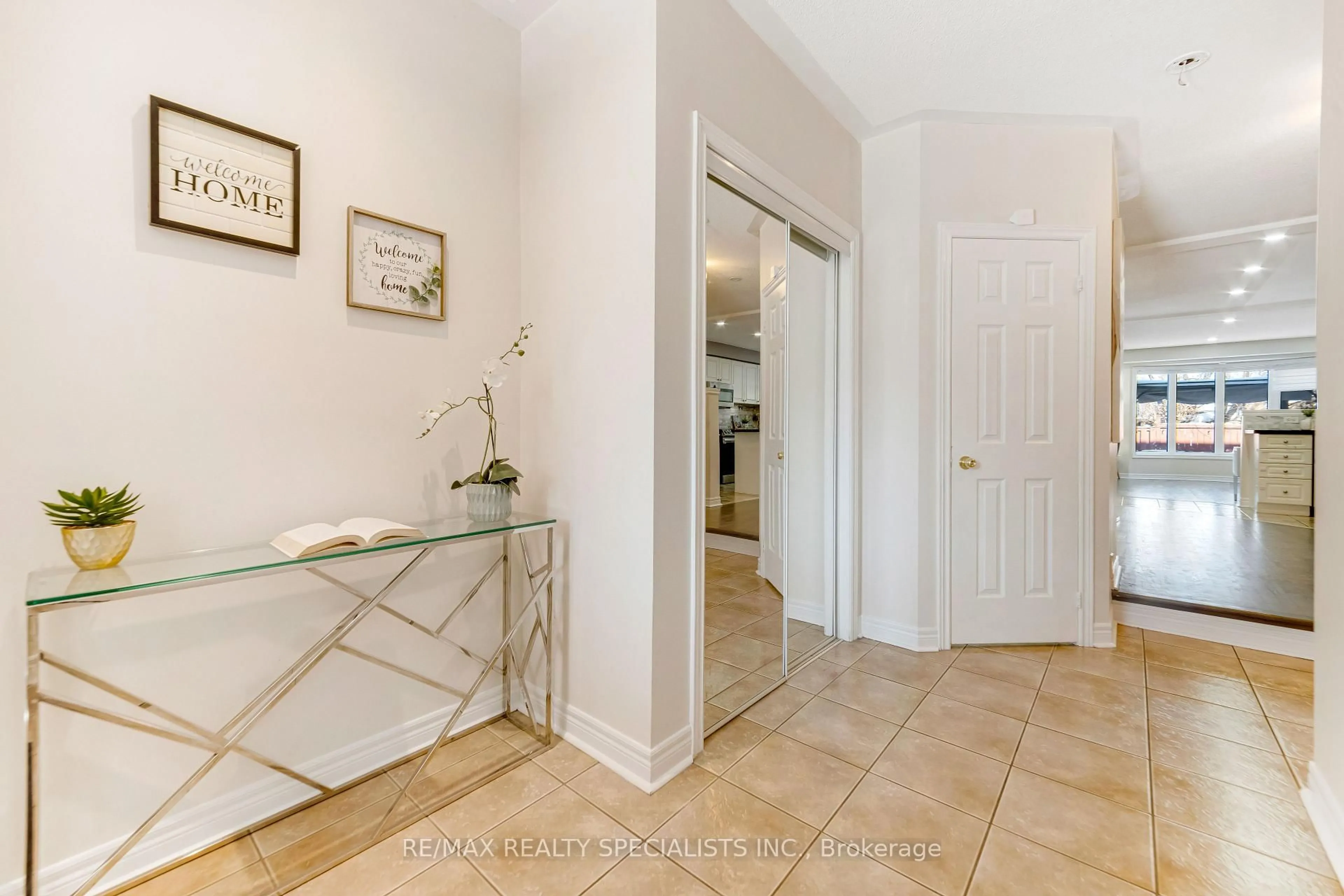 Indoor entryway for 11 Traymore St, Brampton Ontario L7A 2G2