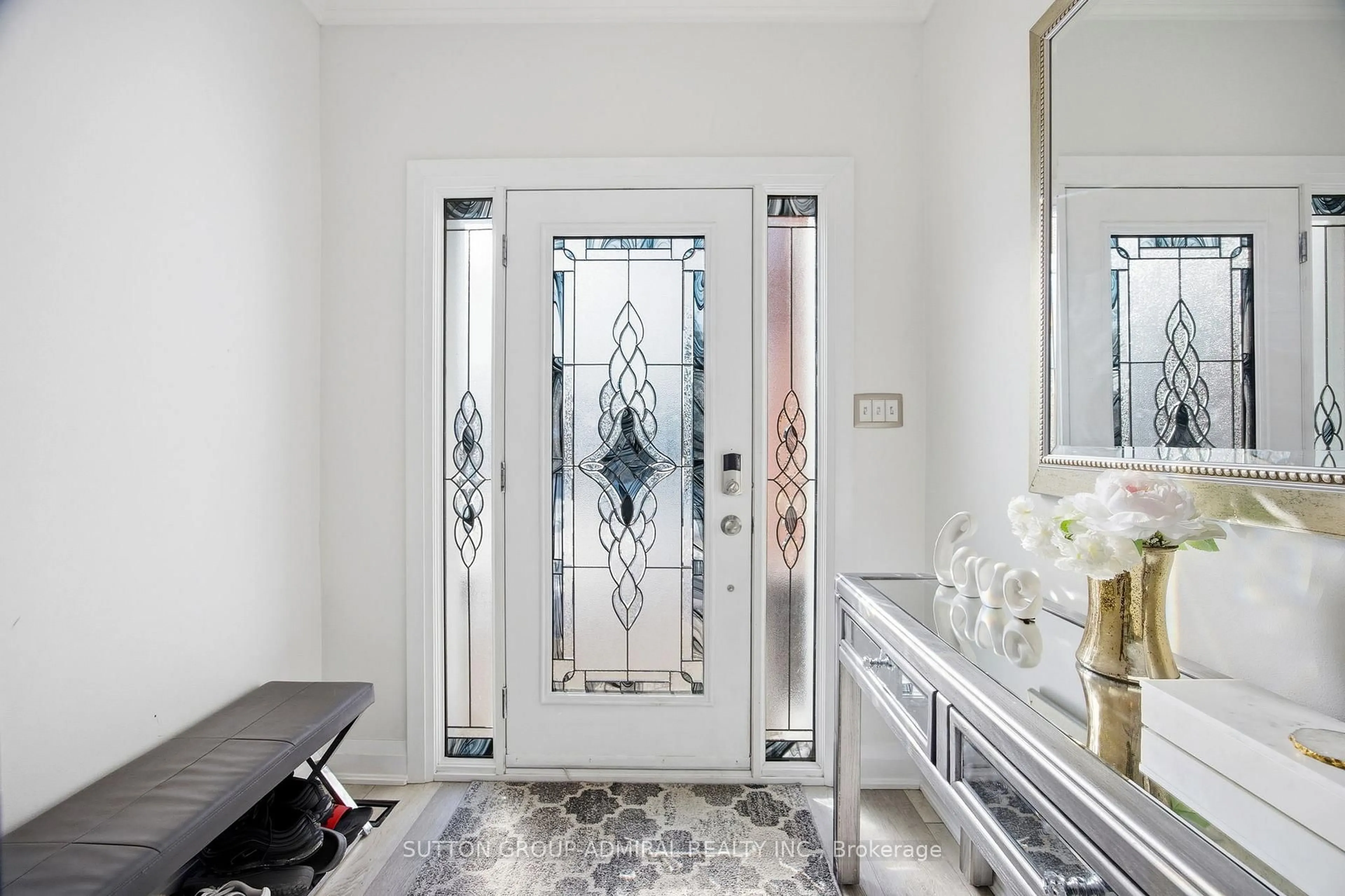 Indoor entryway for 2415 Valley Heights Cres, Oakville Ontario L6H 6X2