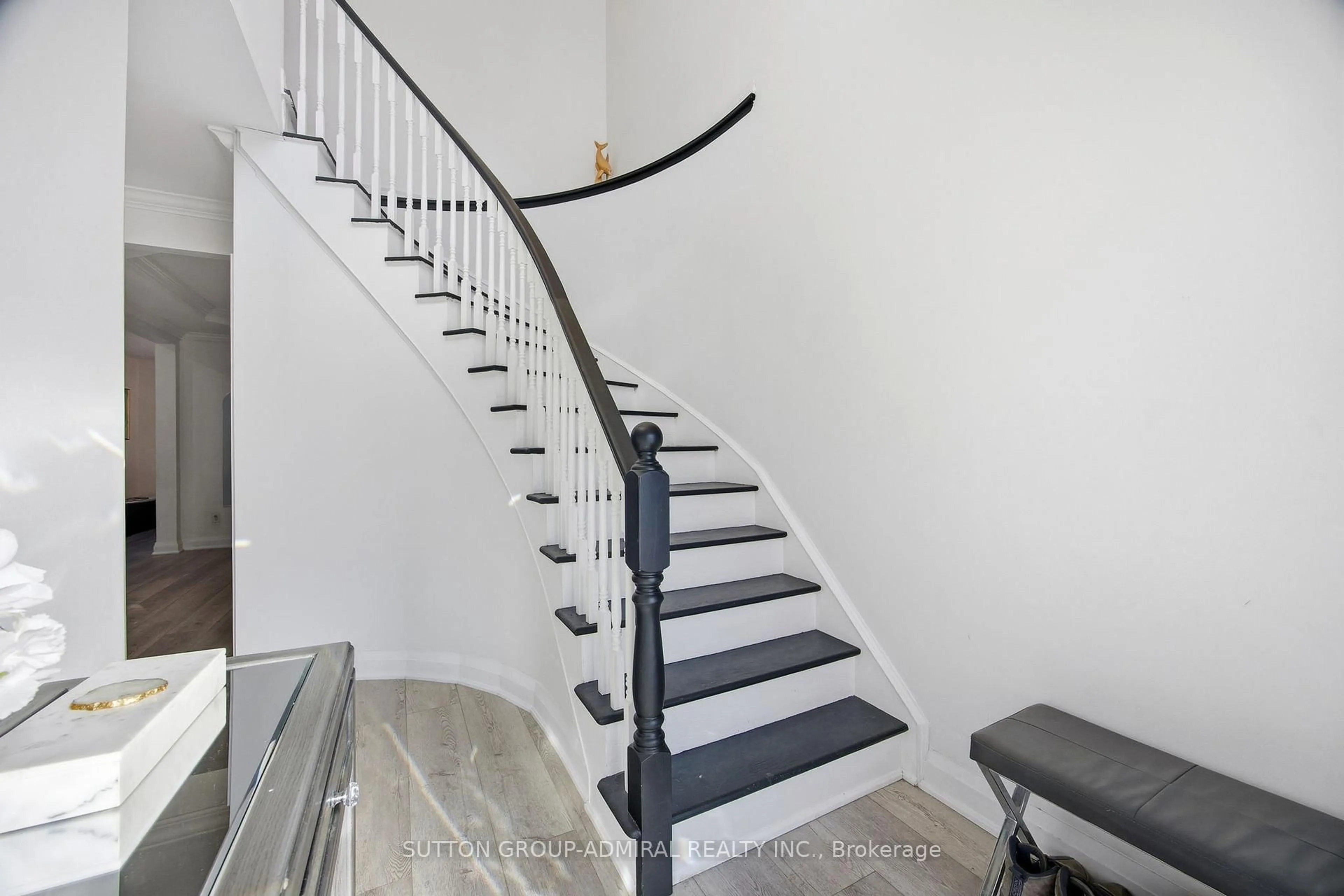 Stairs for 2415 Valley Heights Cres, Oakville Ontario L6H 6X2
