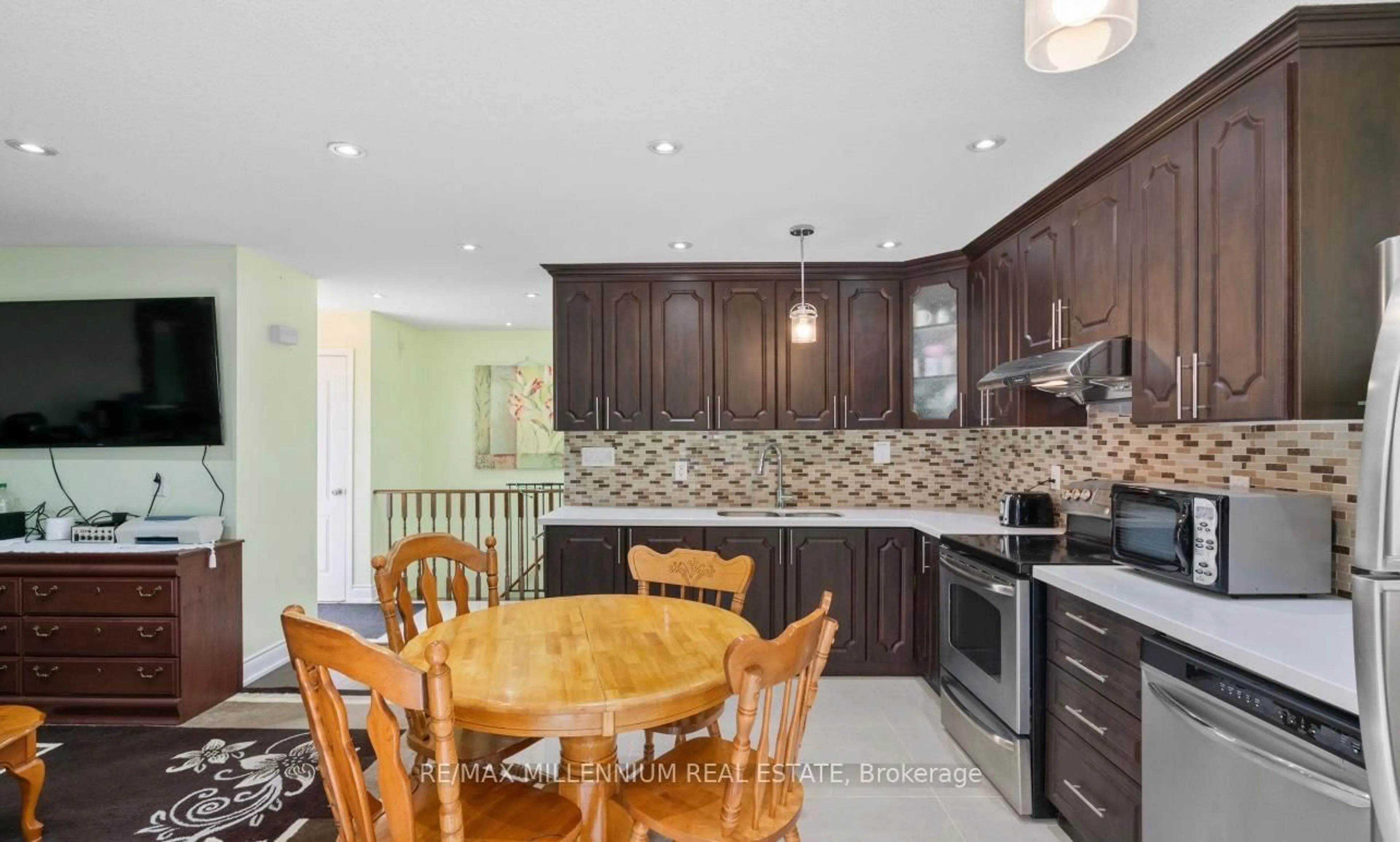 Open concept kitchen, unknown for 17 Haley Crt, Brampton Ontario L6S 1N6