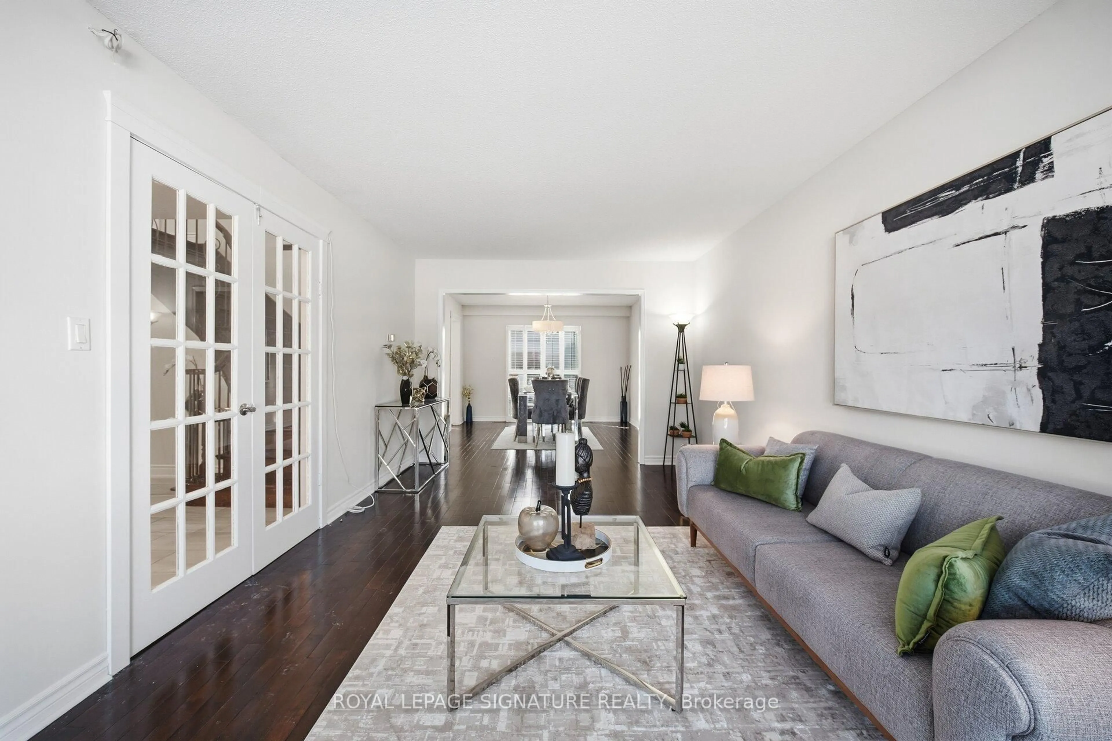 Living room with furniture, unknown for 6326 Millers Grve, Mississauga Ontario L5N 3H7