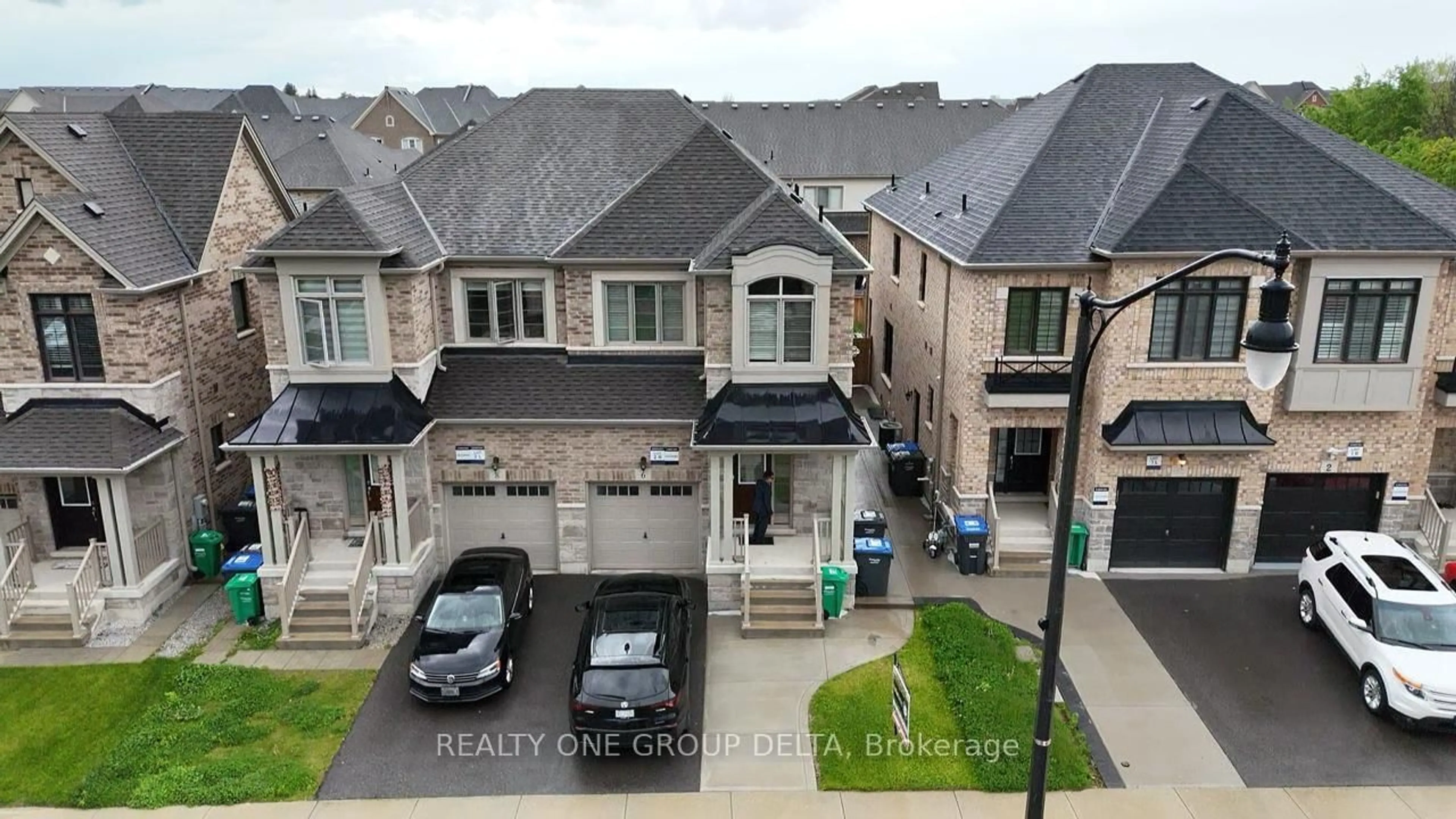 A pic from outside/outdoor area/front of a property/back of a property/a pic from drone, street for 6 Quinton Rdge #., Brampton Ontario L6Y 0E3