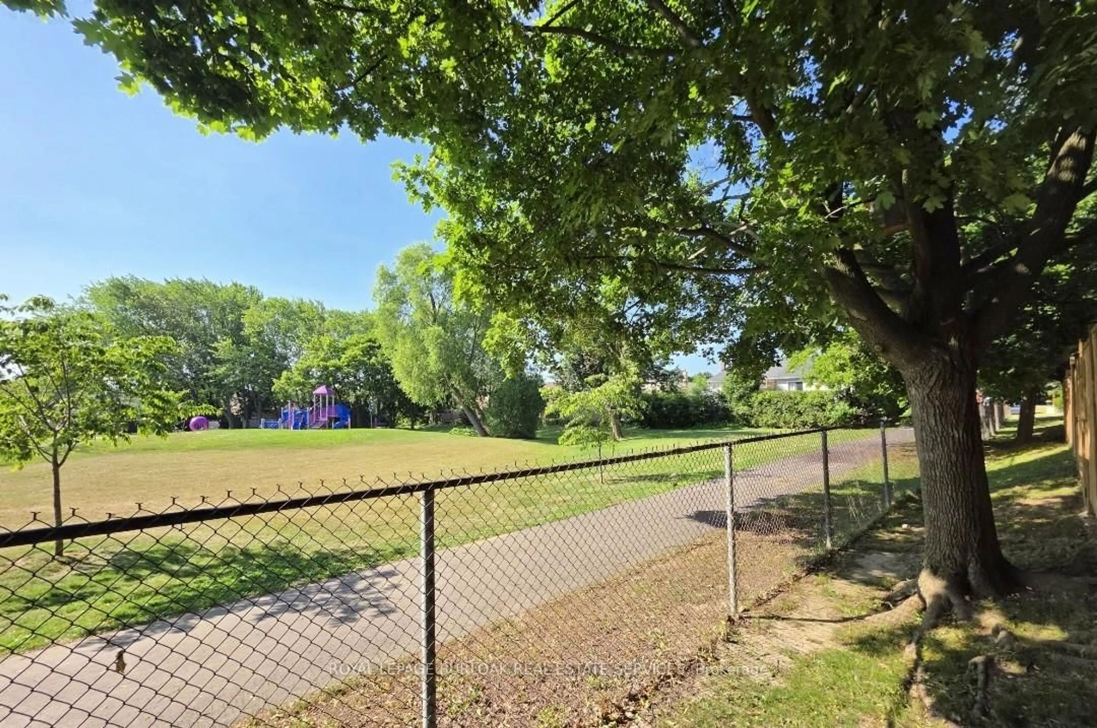 A pic from outside/outdoor area/front of a property/back of a property/a pic from drone, forest/trees view for 2185 Fairchild Blvd #18, Burlington Ontario L7P 3P6