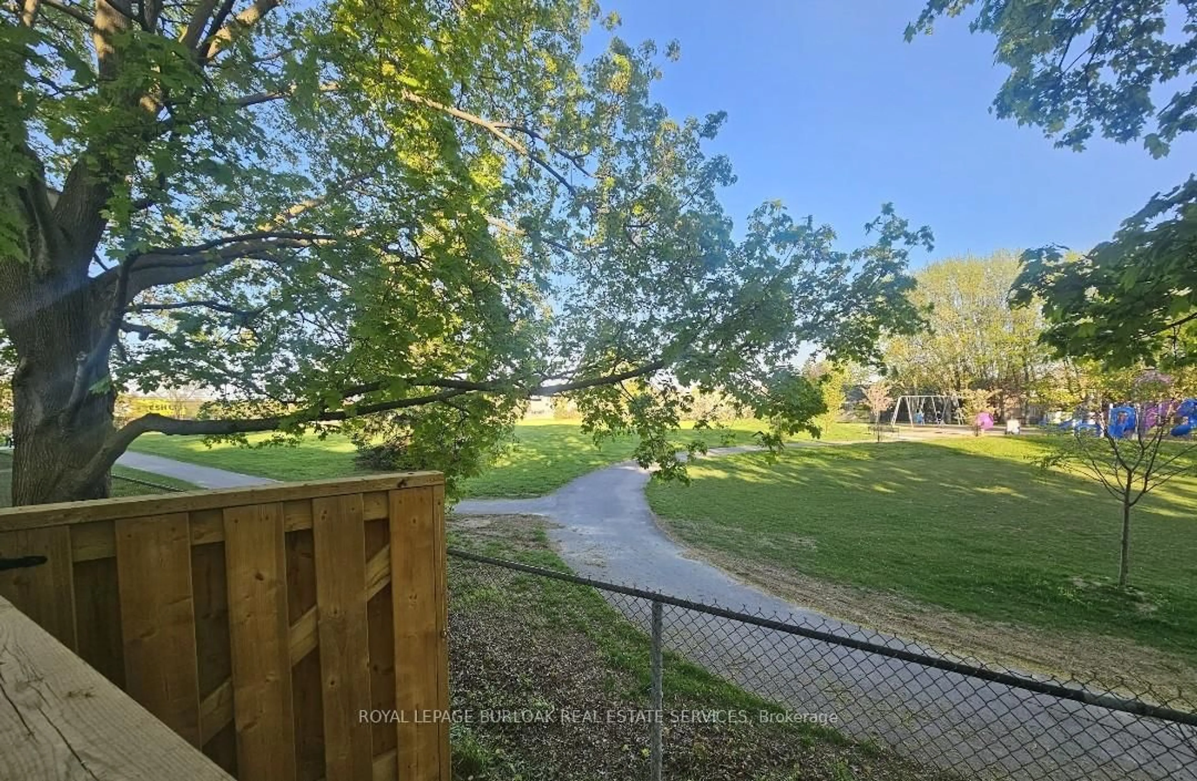 A pic from outside/outdoor area/front of a property/back of a property/a pic from drone, forest/trees view for 2185 Fairchild Blvd #18, Burlington Ontario L7P 3P6