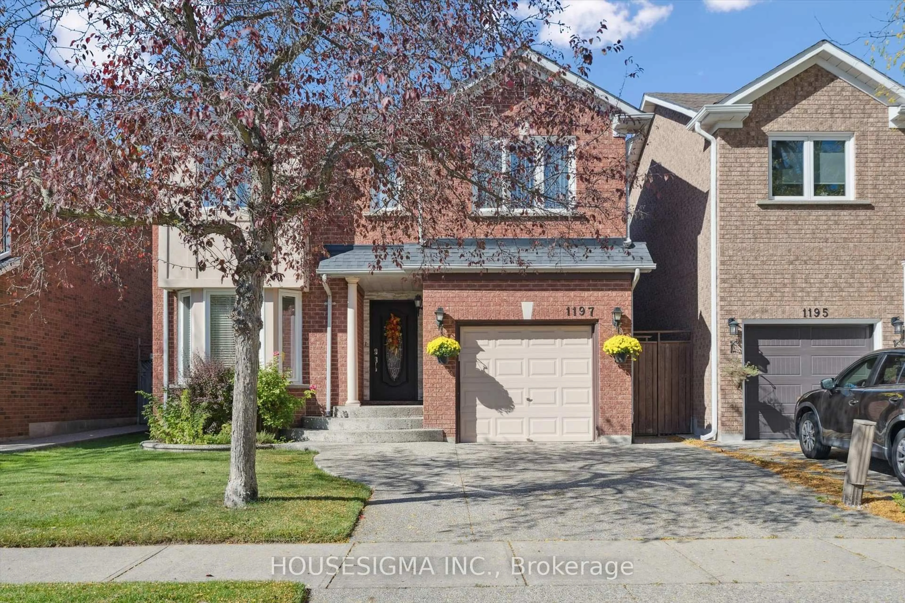Home with brick exterior material, street for 1197 Old Oak Dr, Oakville Ontario L6M 3K6