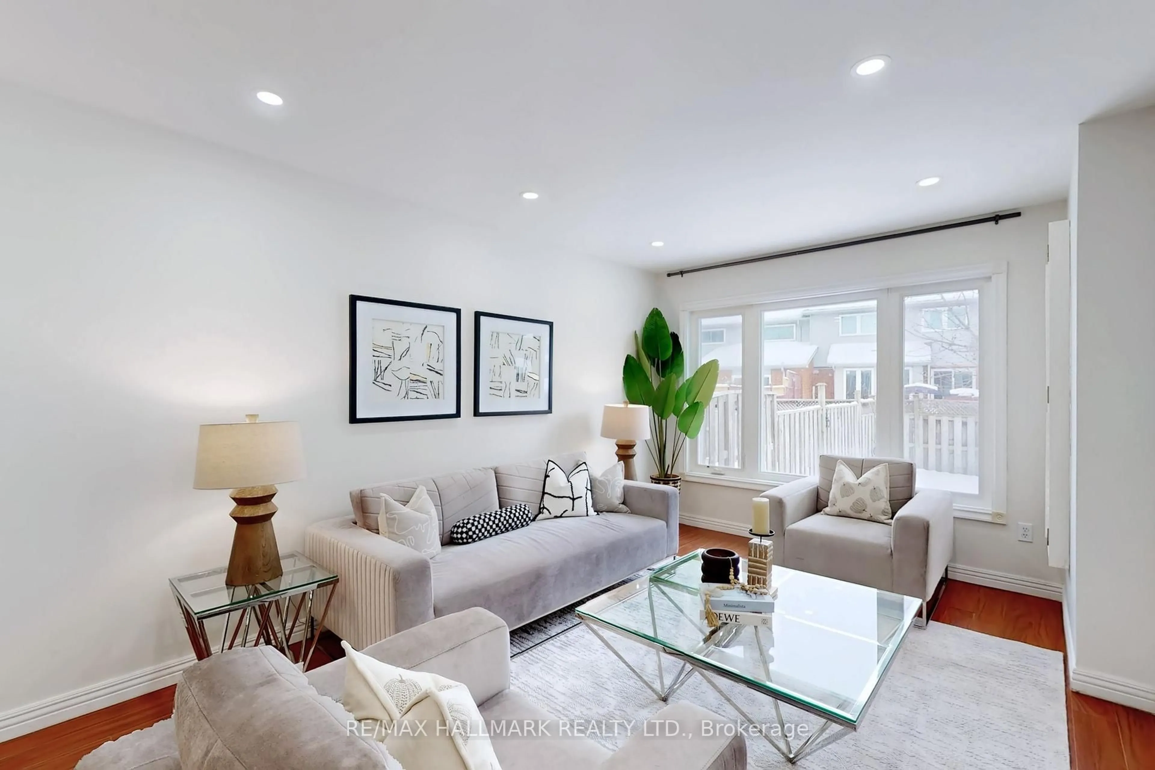 Living room with furniture, unknown for 2783 Lindholm Cres, Mississauga Ontario L5M 4P7