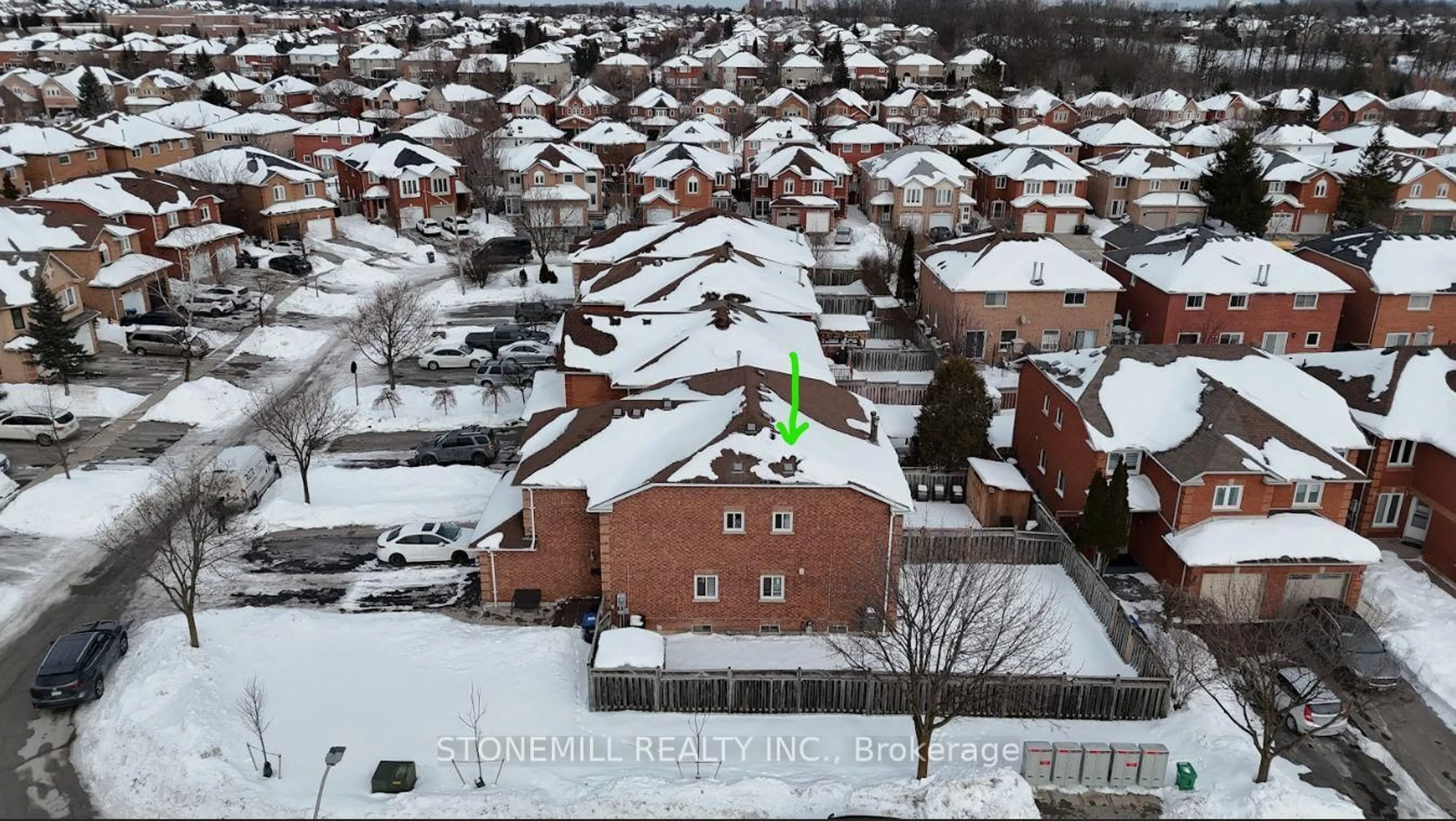 A pic from outside/outdoor area/front of a property/back of a property/a pic from drone, city buildings view from balcony for 6798 Bansbridge Cres, Mississauga Ontario L5N 6T3