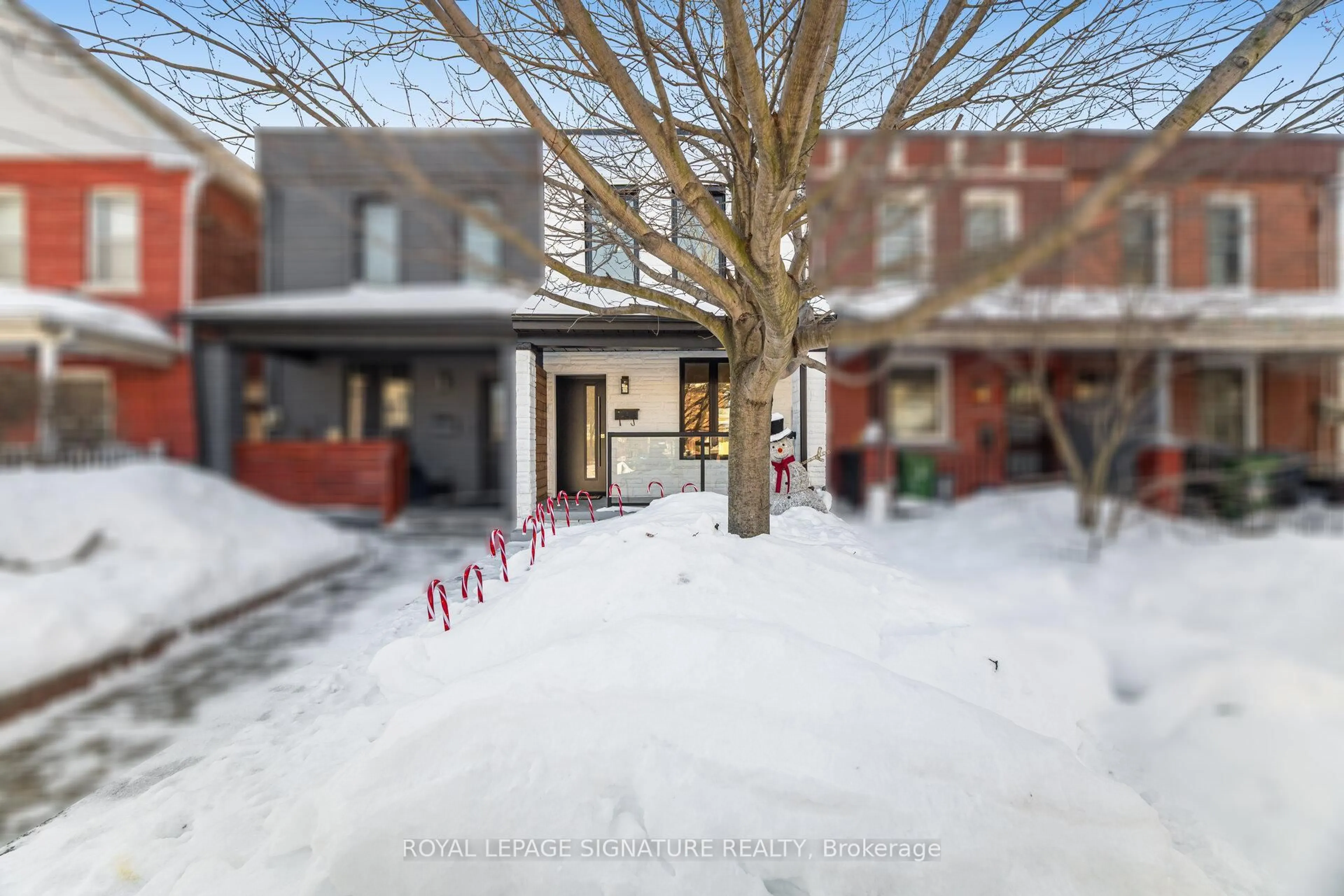 Unknown for 241 Maria St, Toronto Ontario M6P 1W6