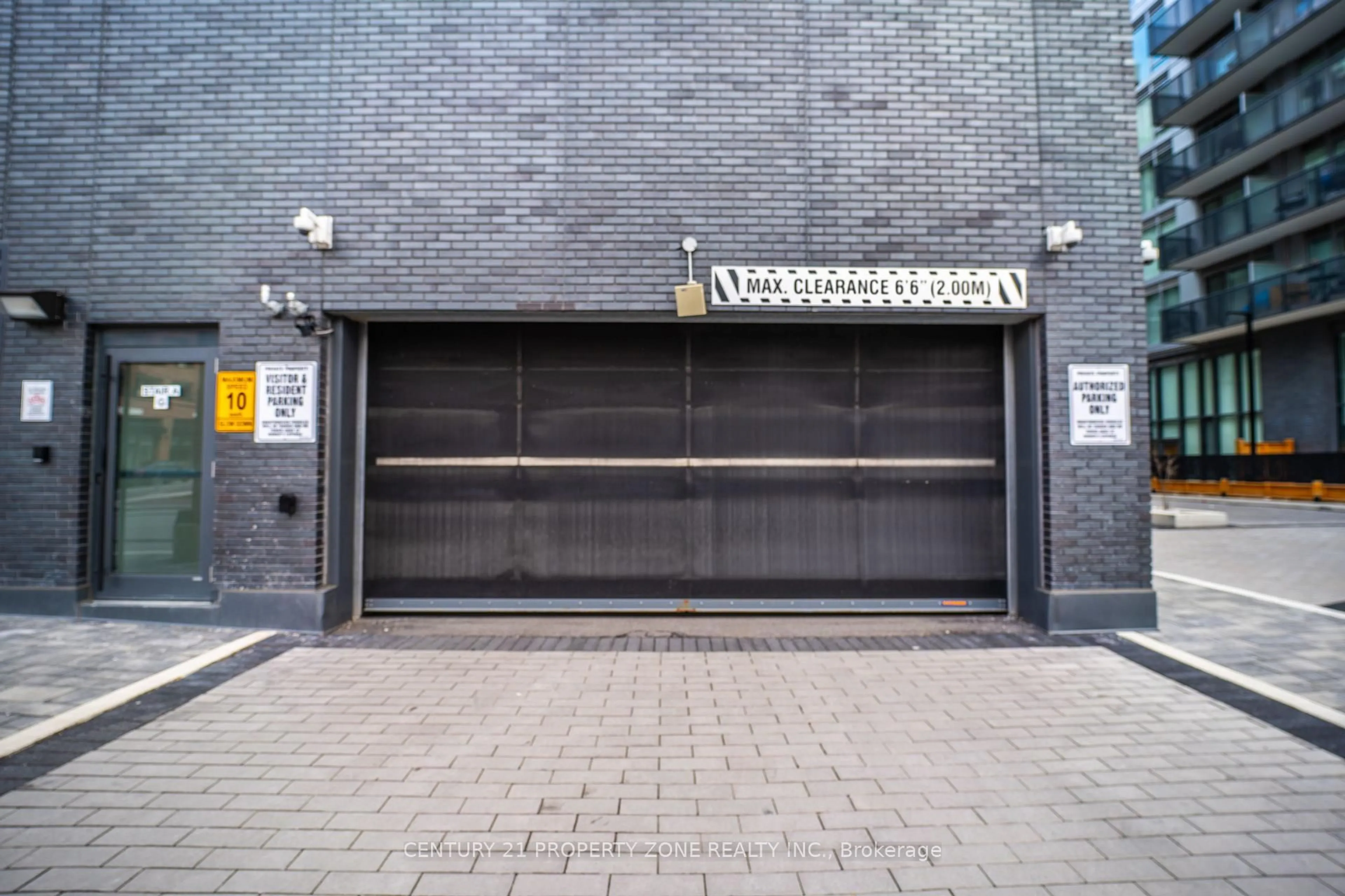 Indoor garage for 2450 Old Bronte Rd #107, Oakville Ontario L6M 5P6