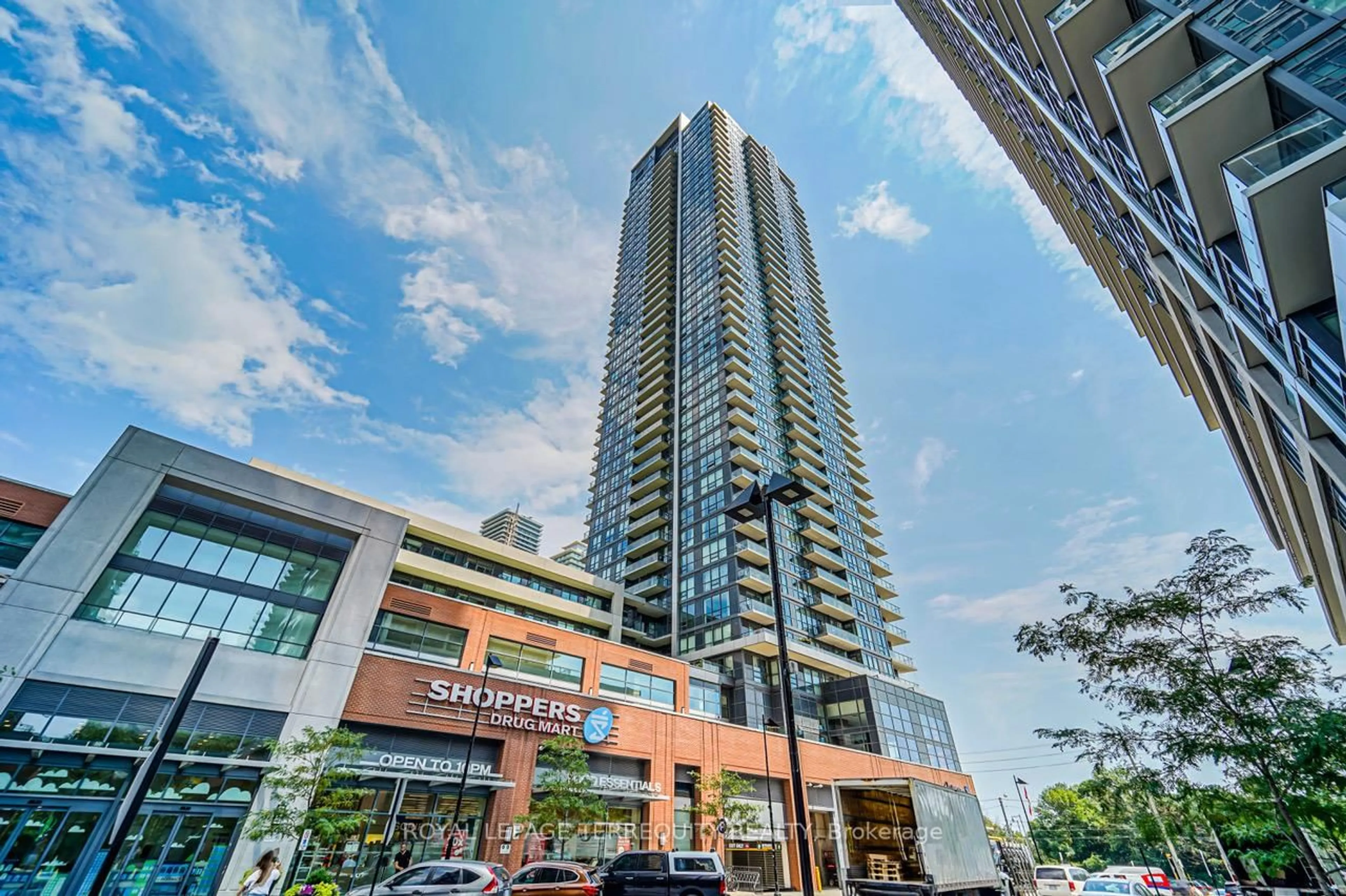 Indoor foyer for 2200 Lakeshore Blvd #4007, Toronto Ontario M8V 1A4