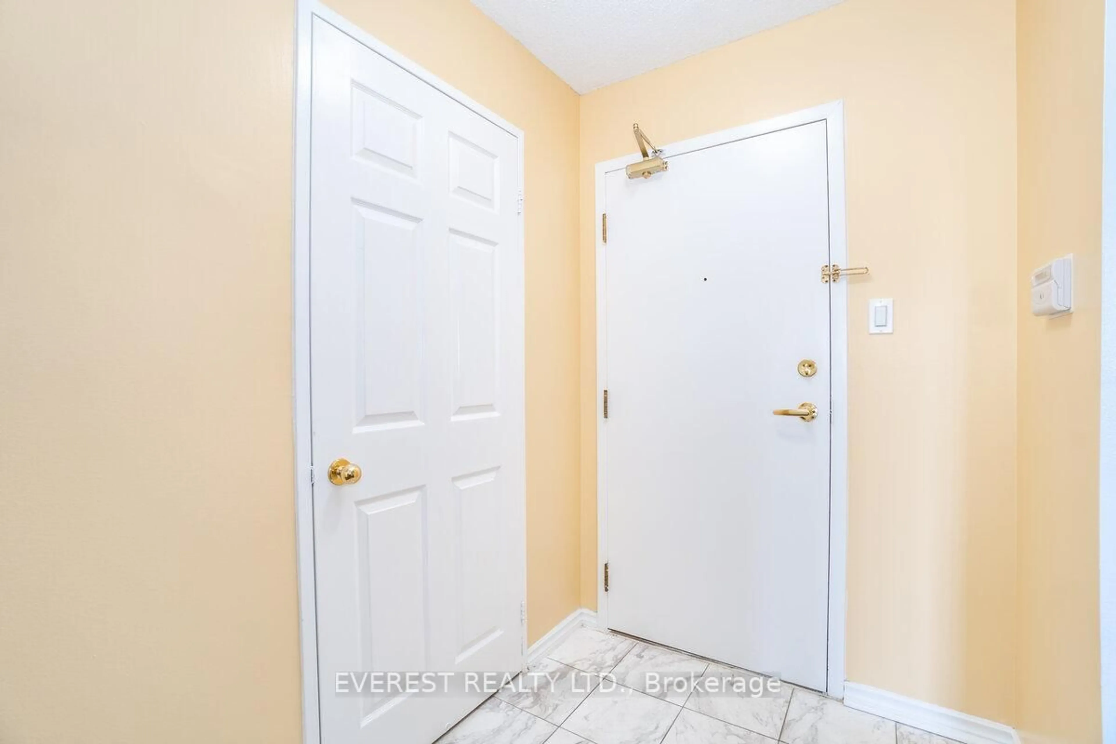 Indoor entryway for 10 Malta Ave #905, Brampton Ontario L6Y 4G6