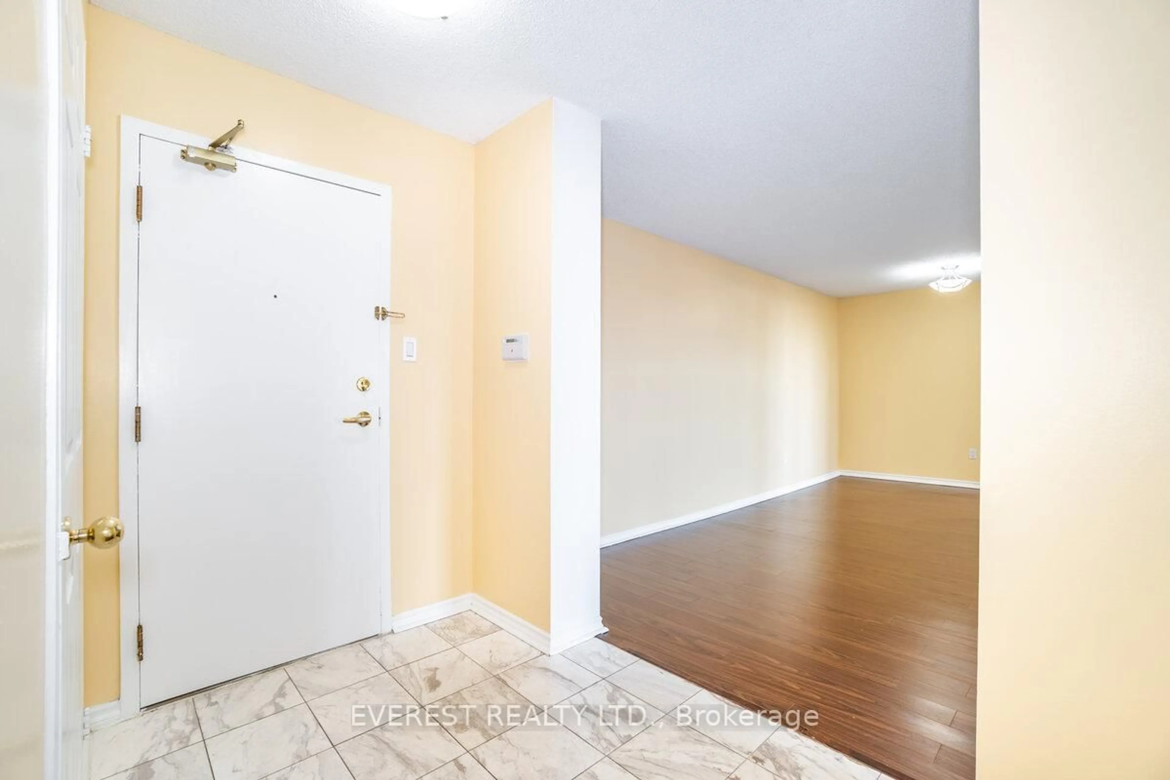 Indoor entryway for 10 Malta Ave #905, Brampton Ontario L6Y 4G6