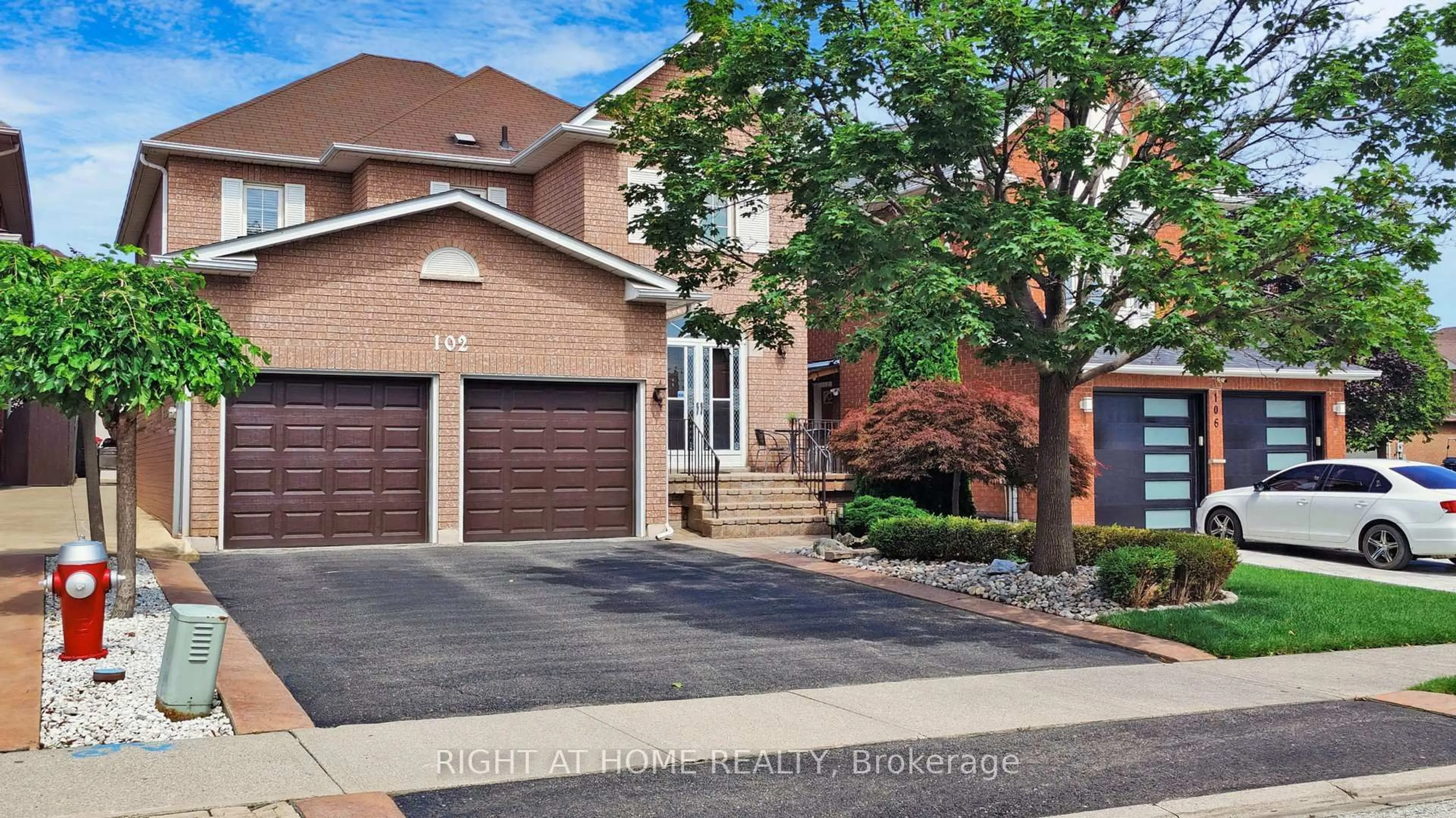 Home with brick exterior material, street for 102 Mullis Cres, Brampton Ontario L6Y 4T1