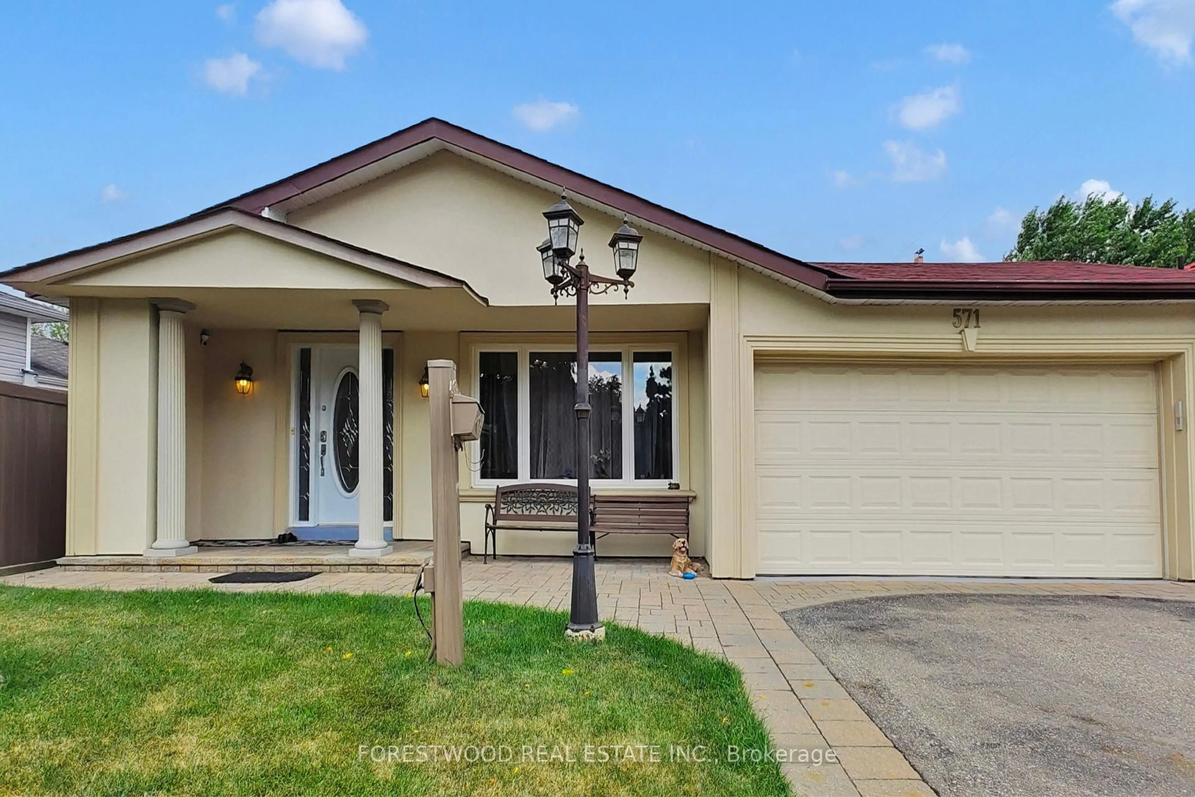 Home with vinyl exterior material, street for 571 Silver Creek Blvd, Mississauga Ontario L5A 2B6