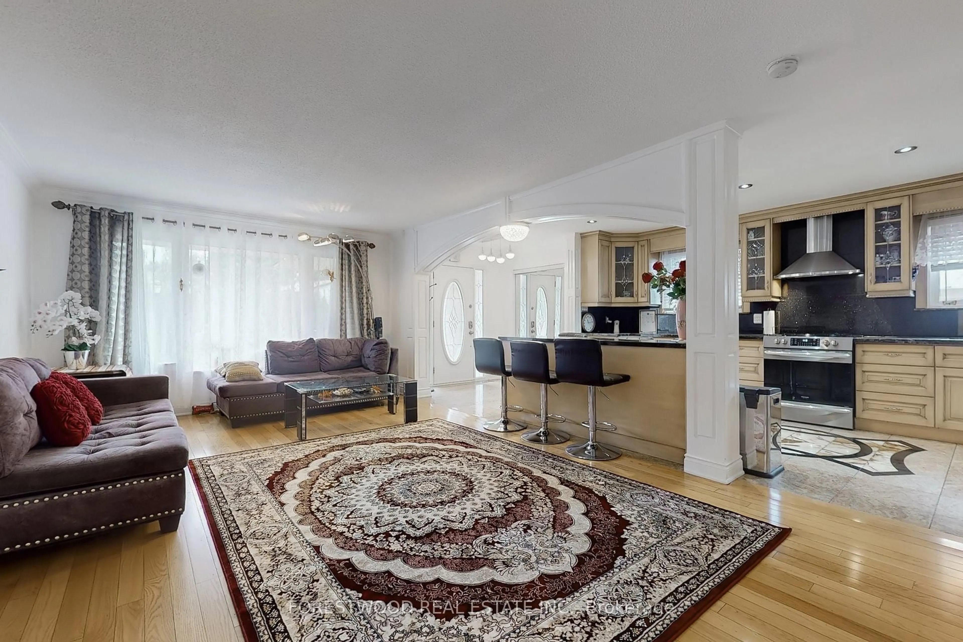 Living room with furniture, unknown for 571 Silver Creek Blvd, Mississauga Ontario L5A 2B6