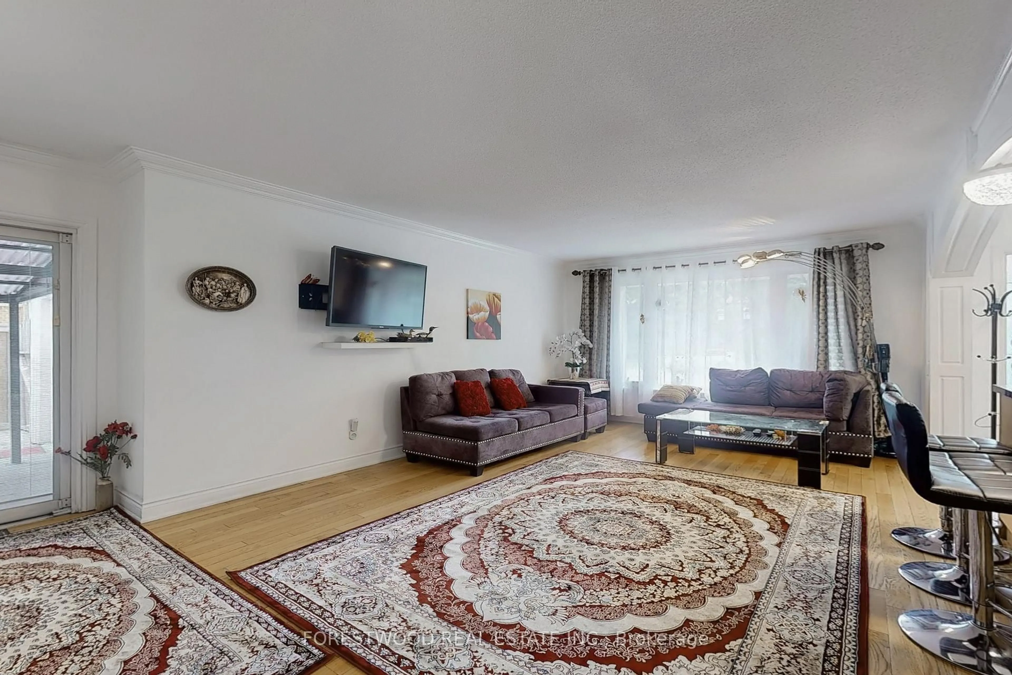 Living room with furniture, unknown for 571 Silver Creek Blvd, Mississauga Ontario L5A 2B6