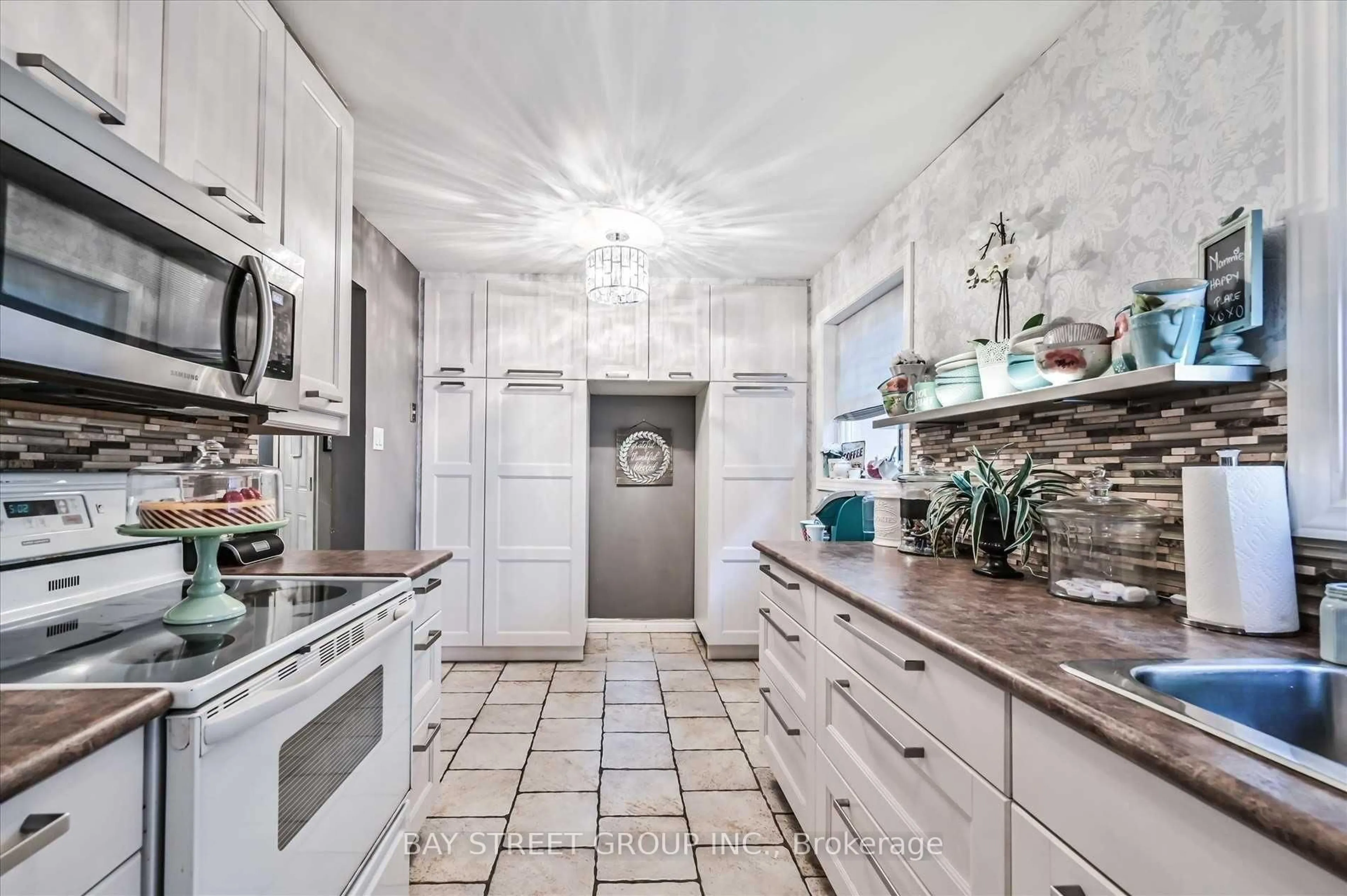 Unknown for 39 Barrington Cres, Brampton Ontario L6Z 1N2