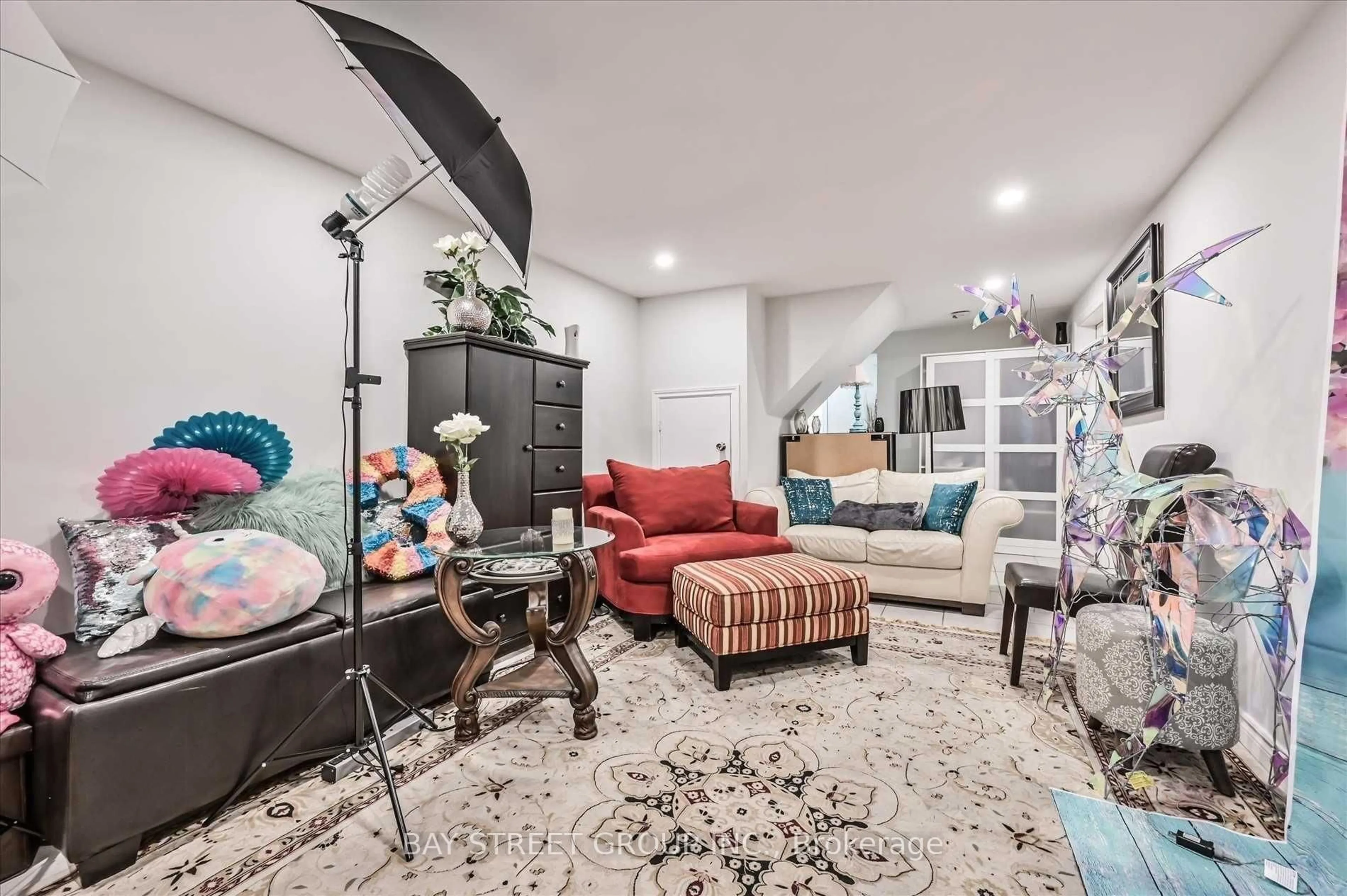 Living room with furniture, unknown for 39 Barrington Cres, Brampton Ontario L6Z 1N2