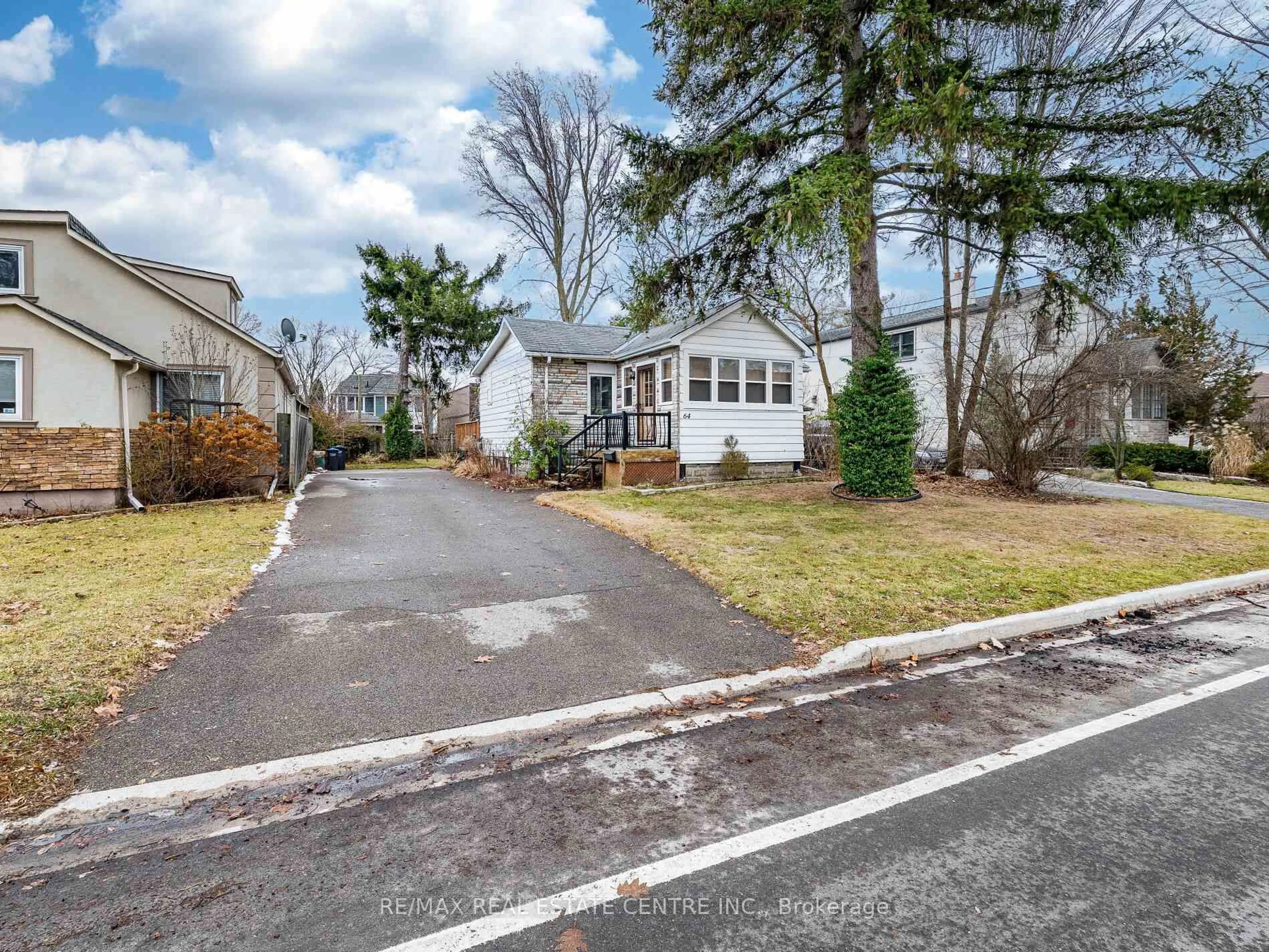 Unknown for 64 Eaglewood Blvd, Mississauga Ontario L5G 1V4