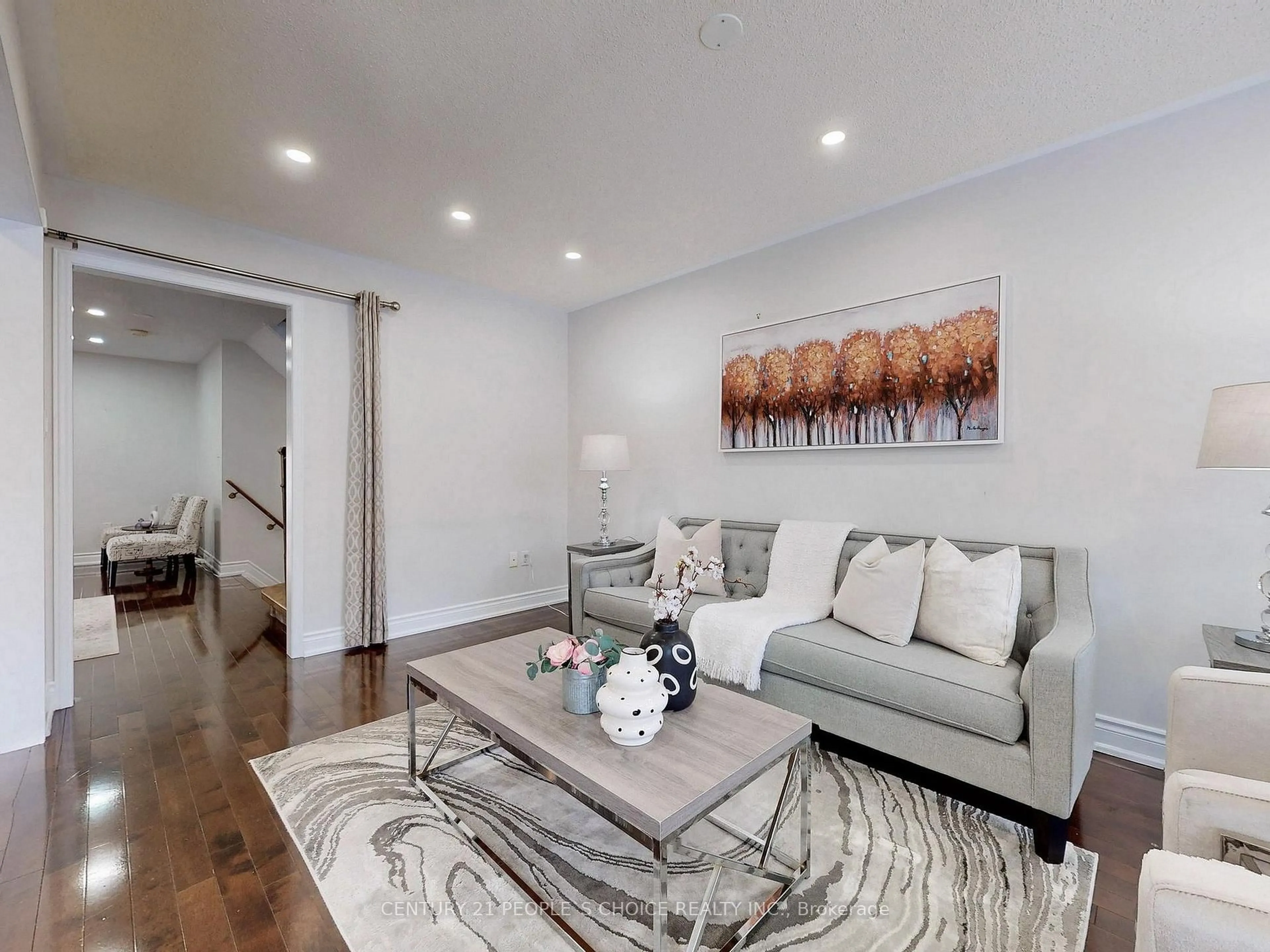 Living room with furniture, unknown for 6607 Skipper Way, Mississauga Ontario L5W 1P8