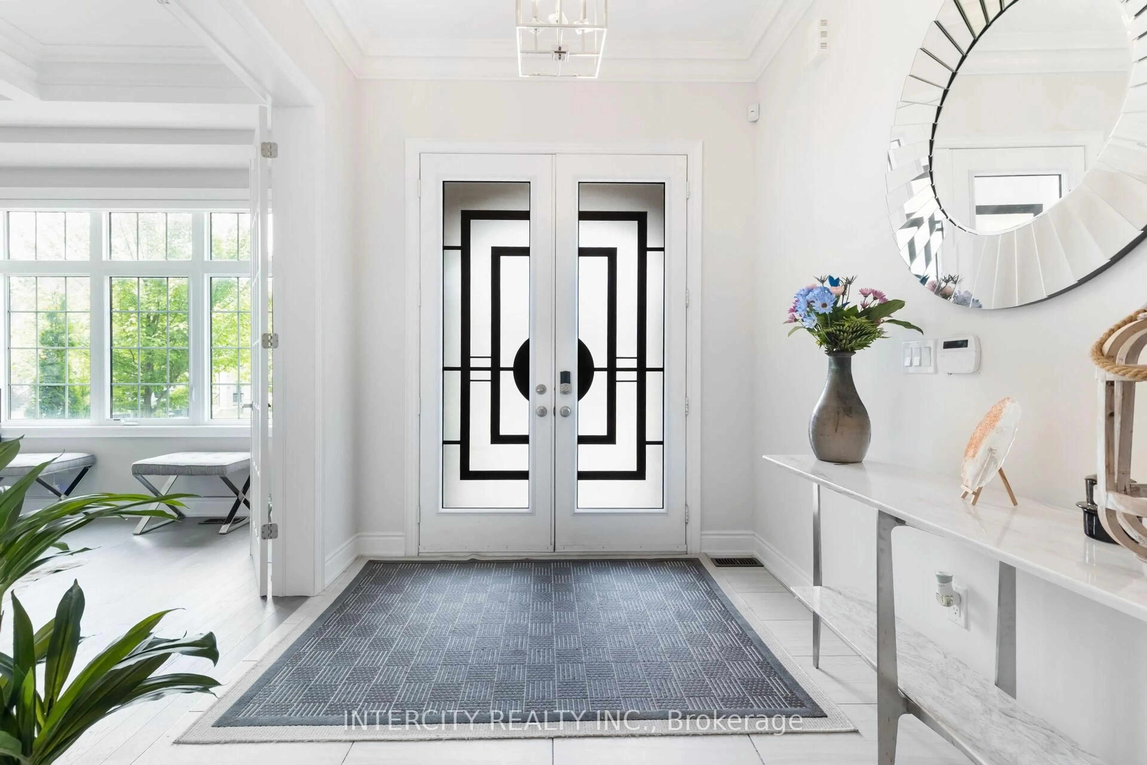 Indoor entryway for 61 Degrey Dr, Brampton Ontario L6P 4L7