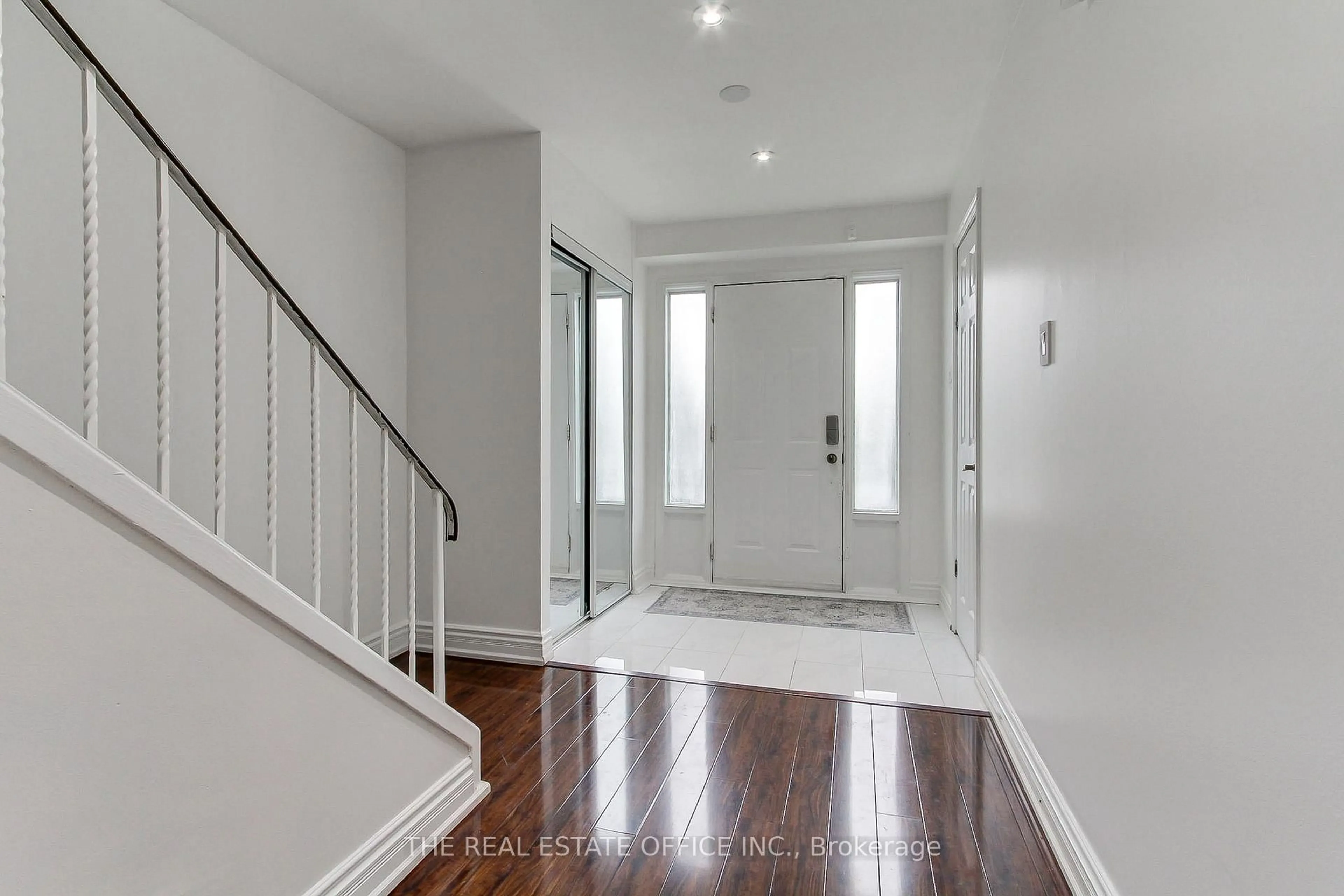 Indoor entryway for 62 Radford Dr, Brampton Ontario L6V 2Y9