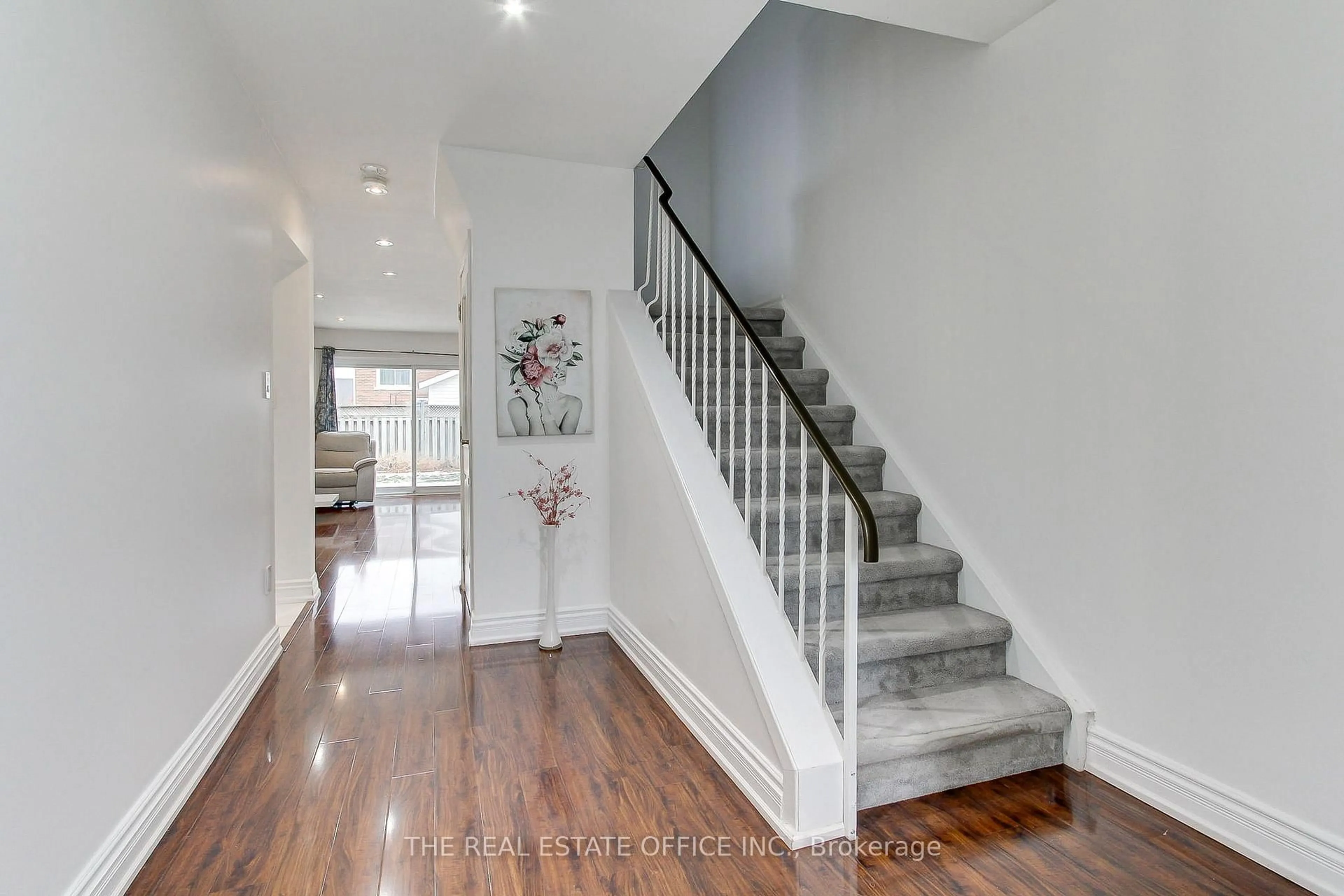 Indoor entryway for 62 Radford Dr, Brampton Ontario L6V 2Y9