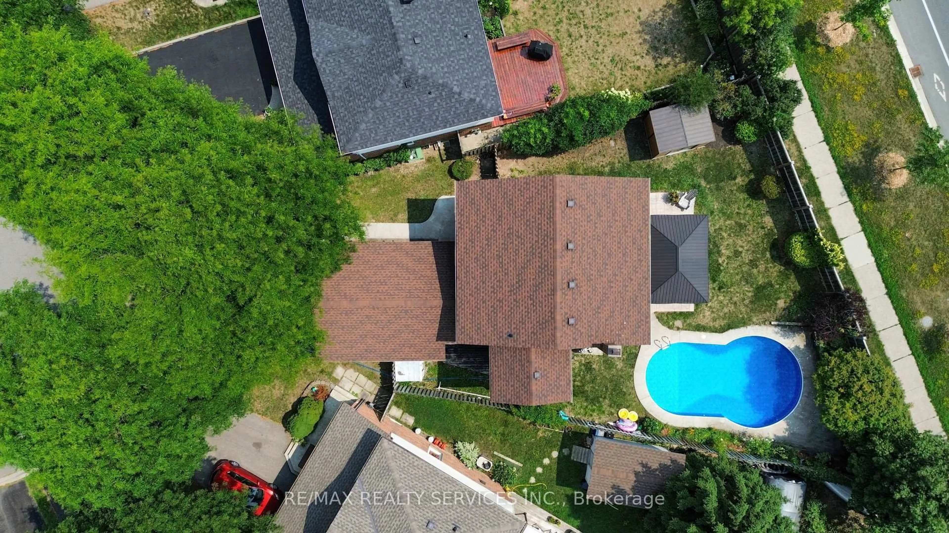 A pic from outside/outdoor area/front of a property/back of a property/a pic from drone, street for 14 Myna Crt, Brampton Ontario L6S 4H8