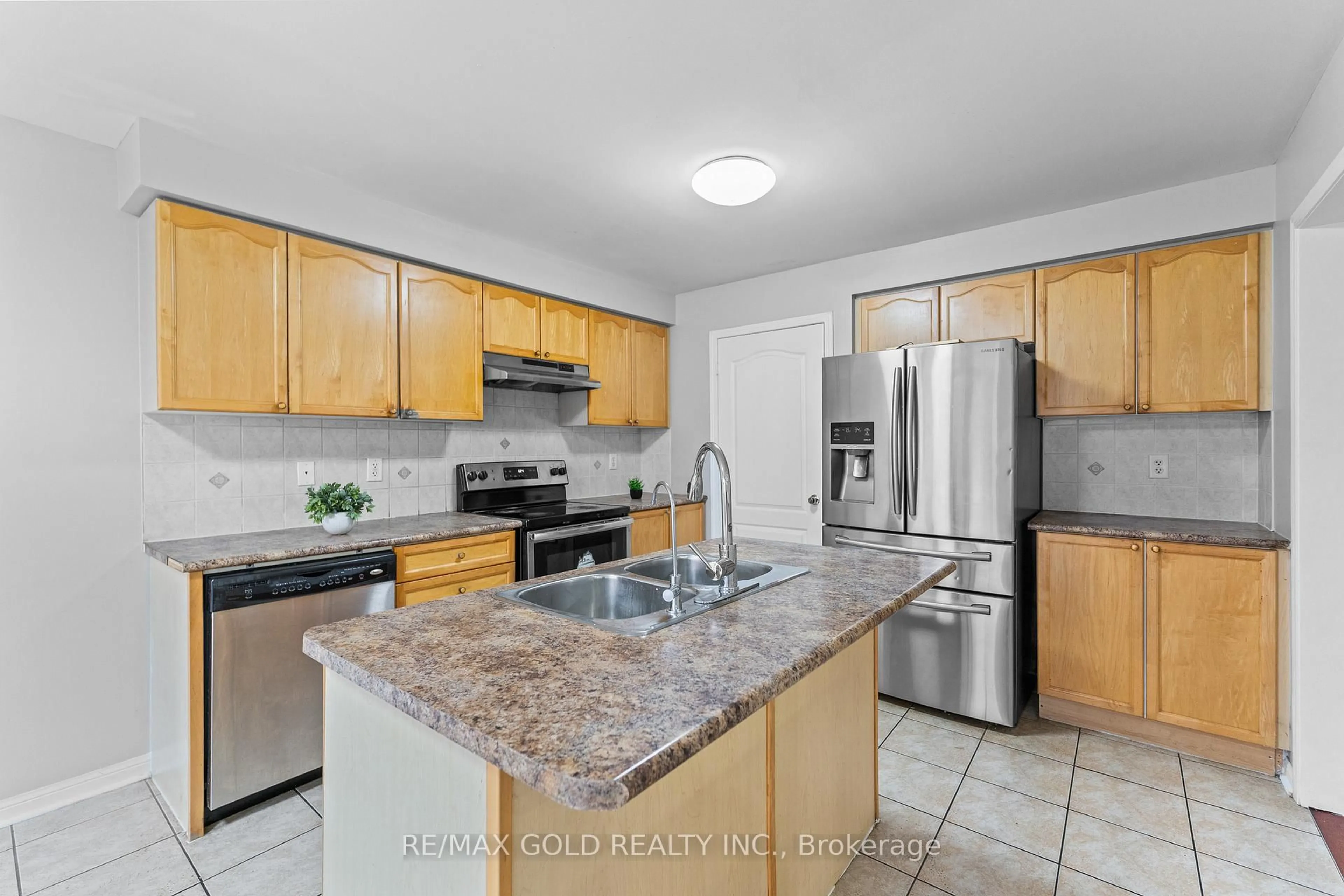 Standard kitchen, ceramic/tile floor for 14 Gaspe Rd, Brampton Ontario L6S 0A4