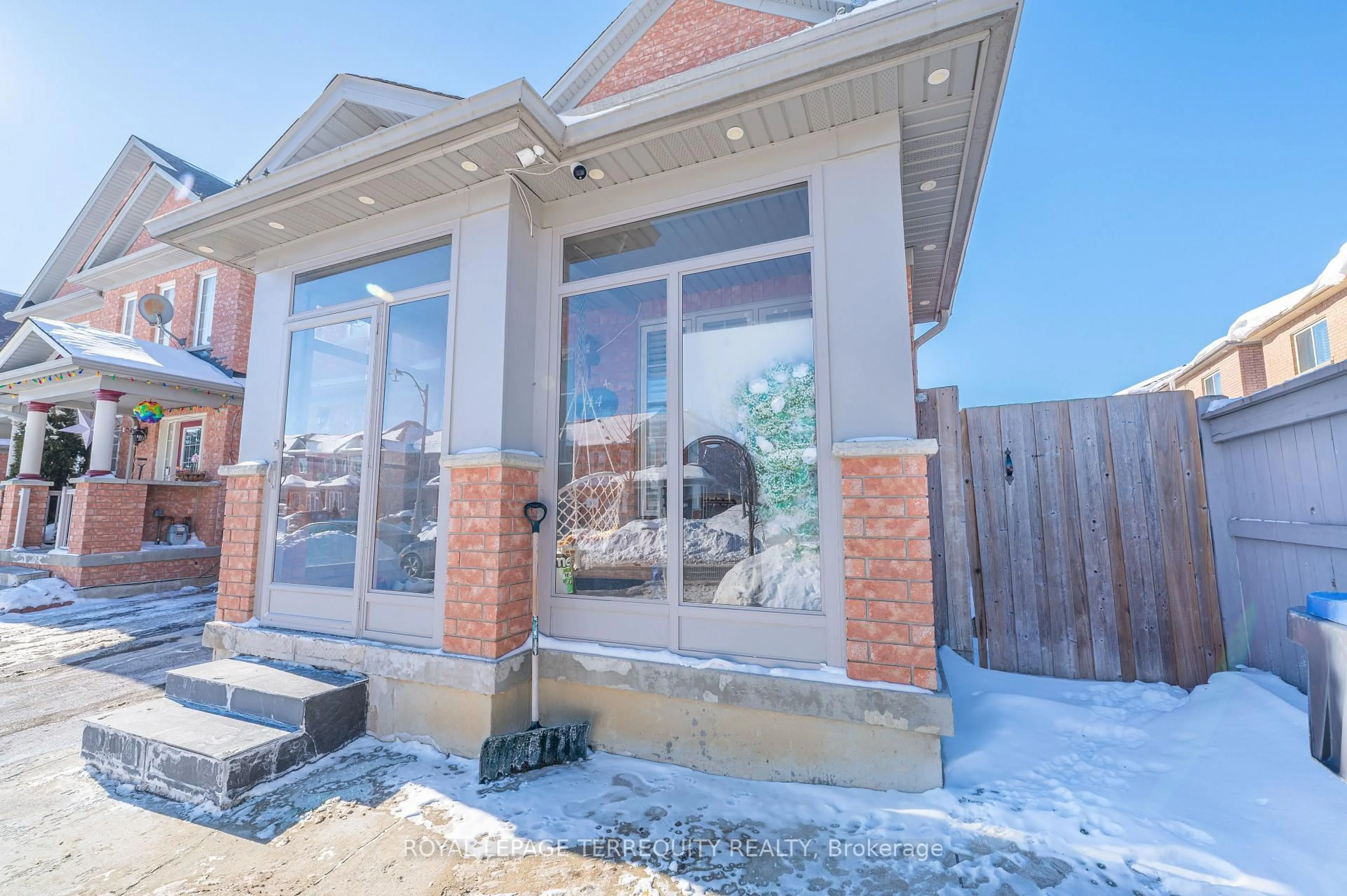 Home with brick exterior material, unknown for 44 Iceberg Tr, Brampton Ontario L6R 0J7