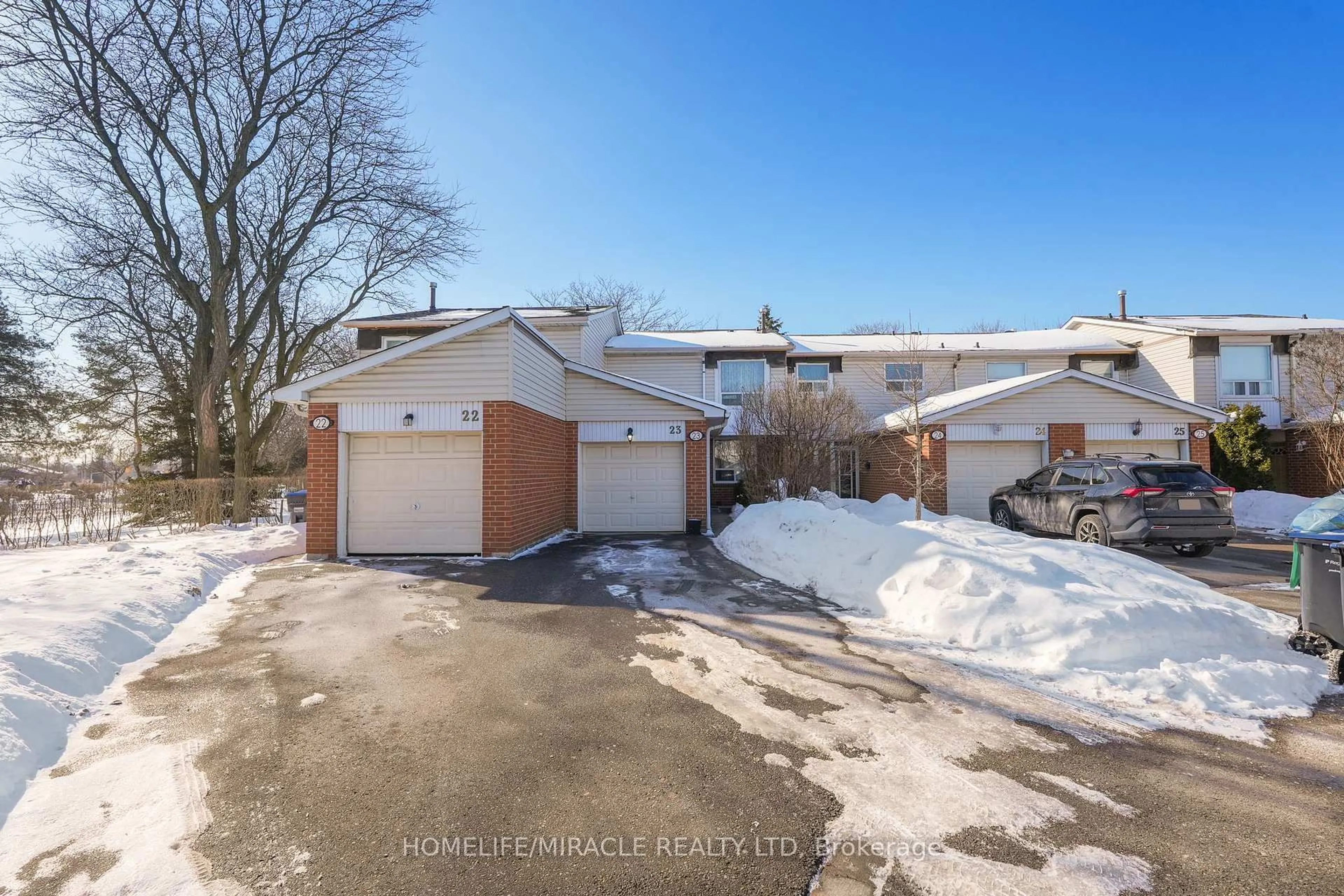 A pic from outside/outdoor area/front of a property/back of a property/a pic from drone, street for 525 Meadows Blvd #23, Mississauga Ontario L4Z 1H2