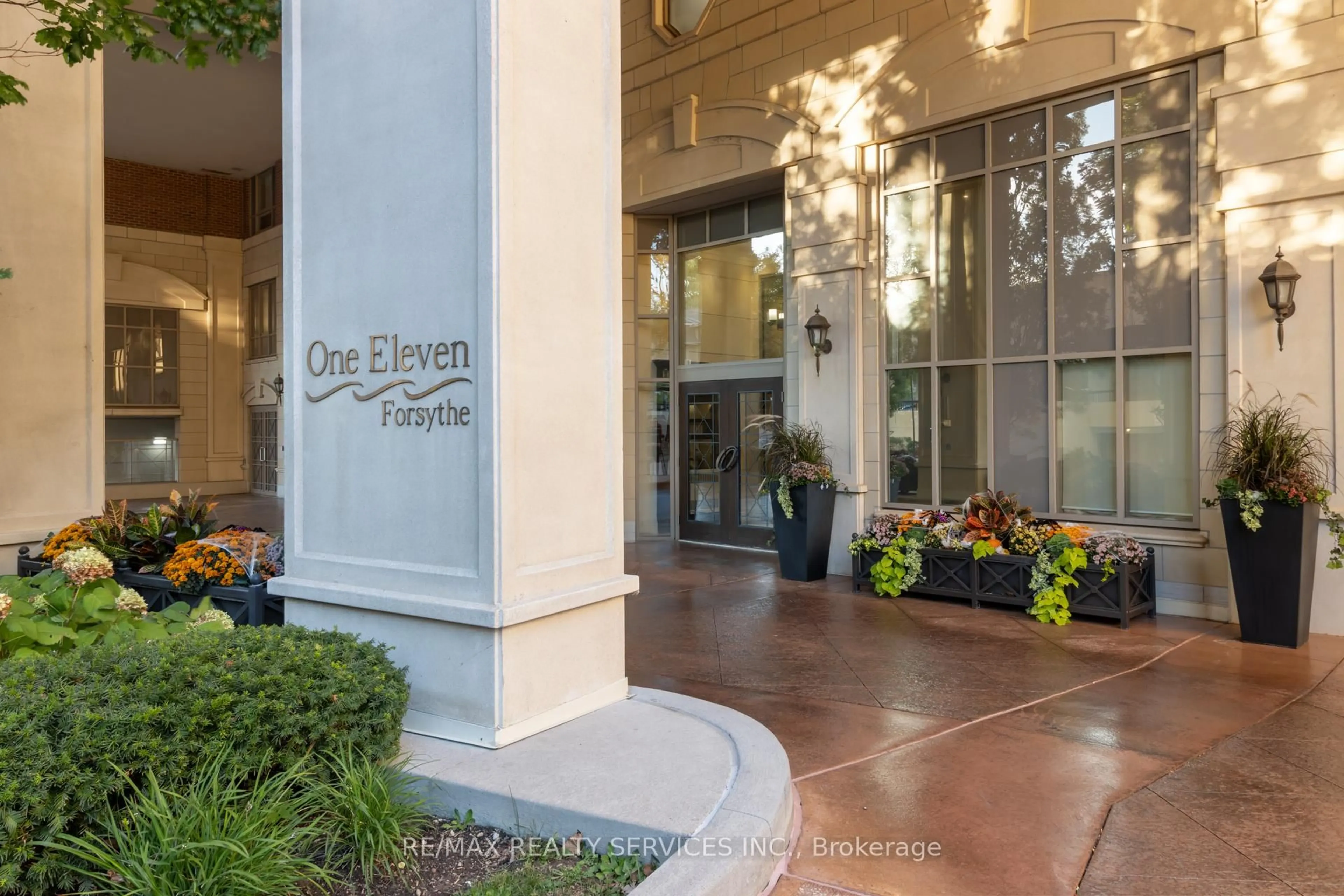 Indoor foyer for 111 Forsythe St #1003, Oakville Ontario L6K 3J9